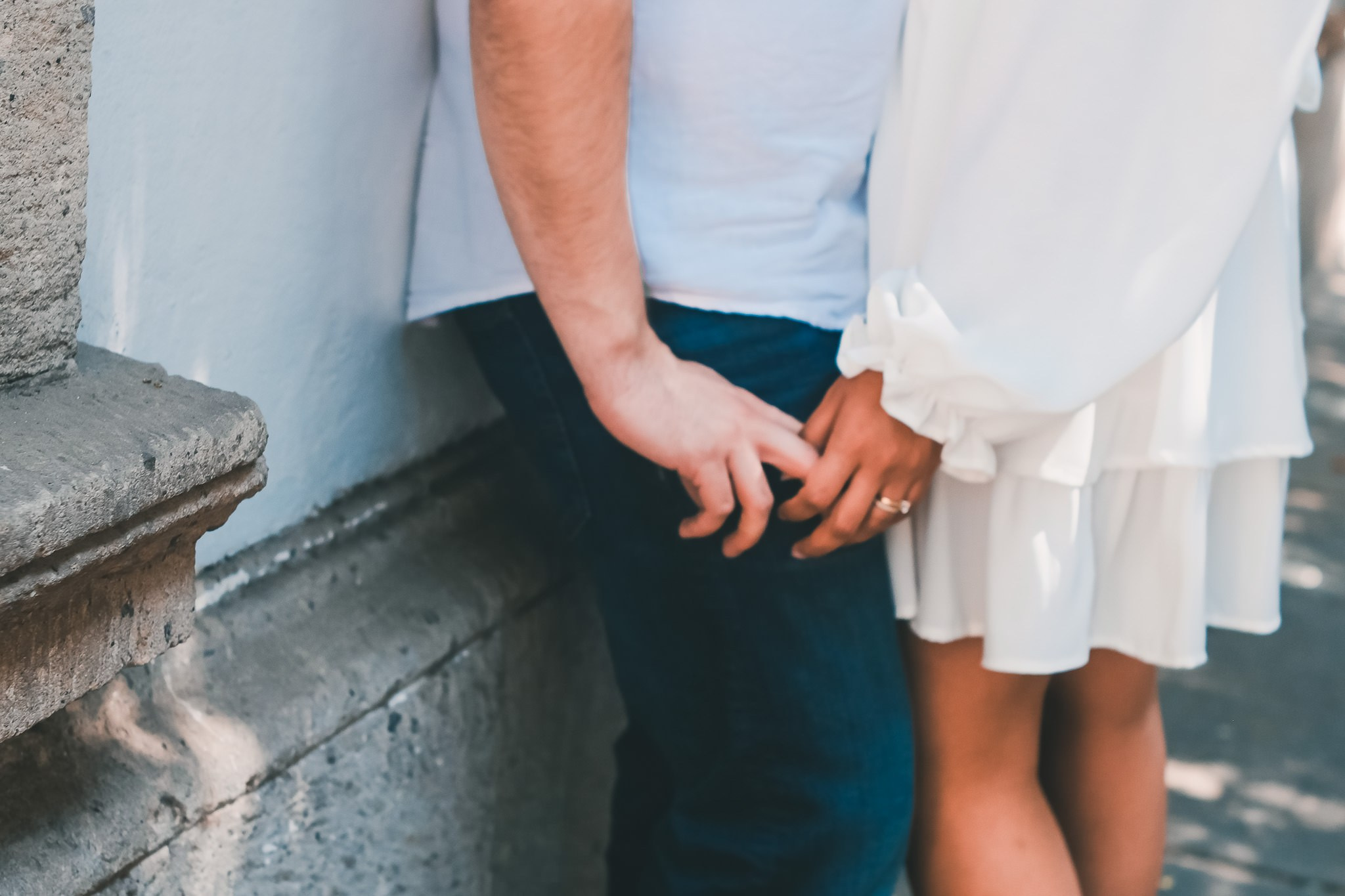 Sesión Save the Date en La Roma: Dany & Rui capturan su amor en el corazón de CDMX. Wedding and family photographer in Mexico City