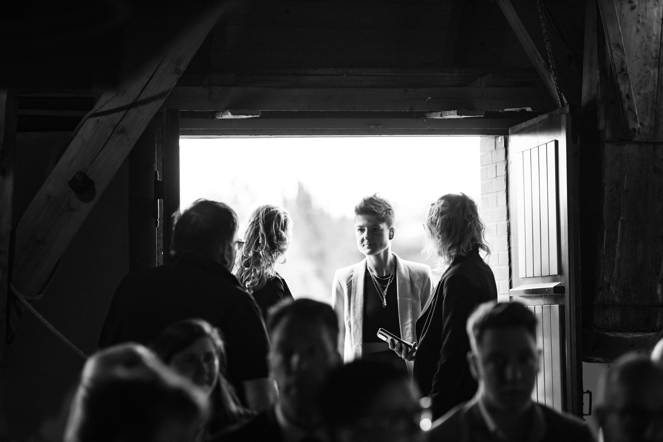 Hochzeitsfotografie an der Windmühle Eyendorf | Historische Romantik in Niedersachsen. Hochzeitsfotograf und Hochzeitsvideograf aus Hamburg | Roka21Film