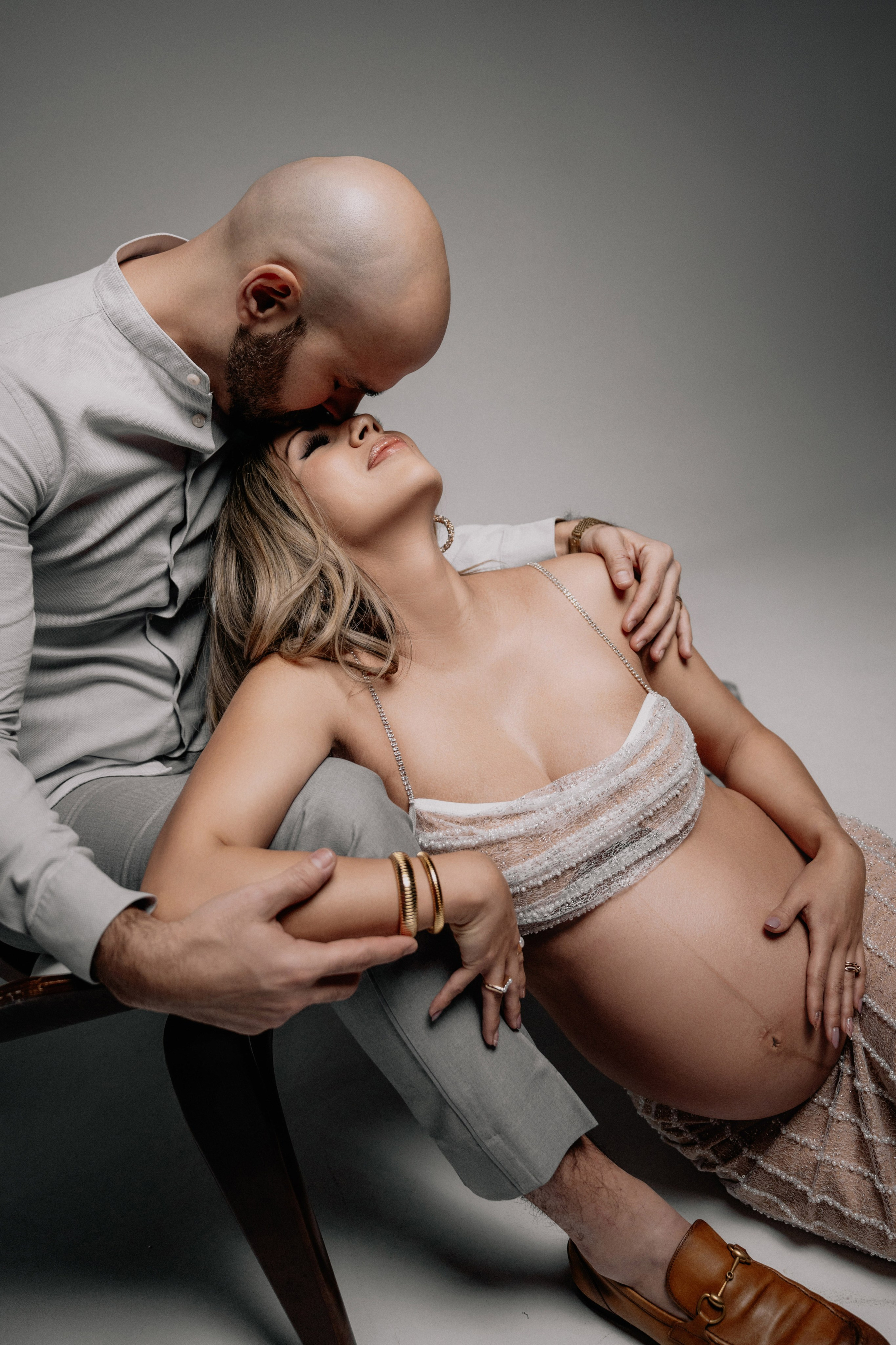 Elegant Maternity Photography – Artistic & Draped Fabric Studio Session. Alisa Tant — Family and newborn photographer Bucks County, Montgomery county, Philadelphia, NJ