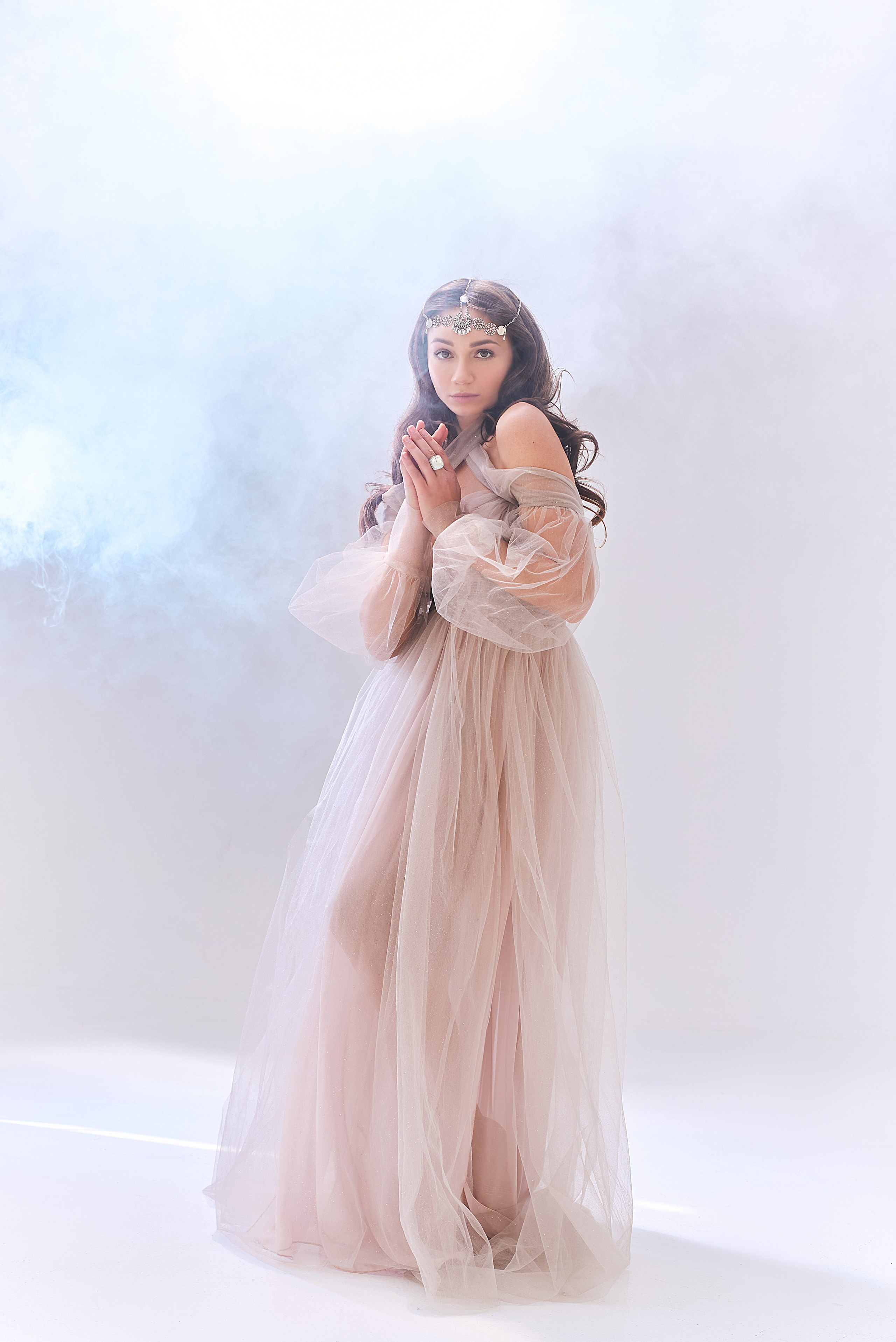 Kreatywna sesja zdjęciowa z skrzydłami i dymem dla Oriany | Fotografia artystyczna. Portrait & Fashion Photographer | Сannes, Paris, Monaco, Dubai, Kyiv — - Alisa Postnykova