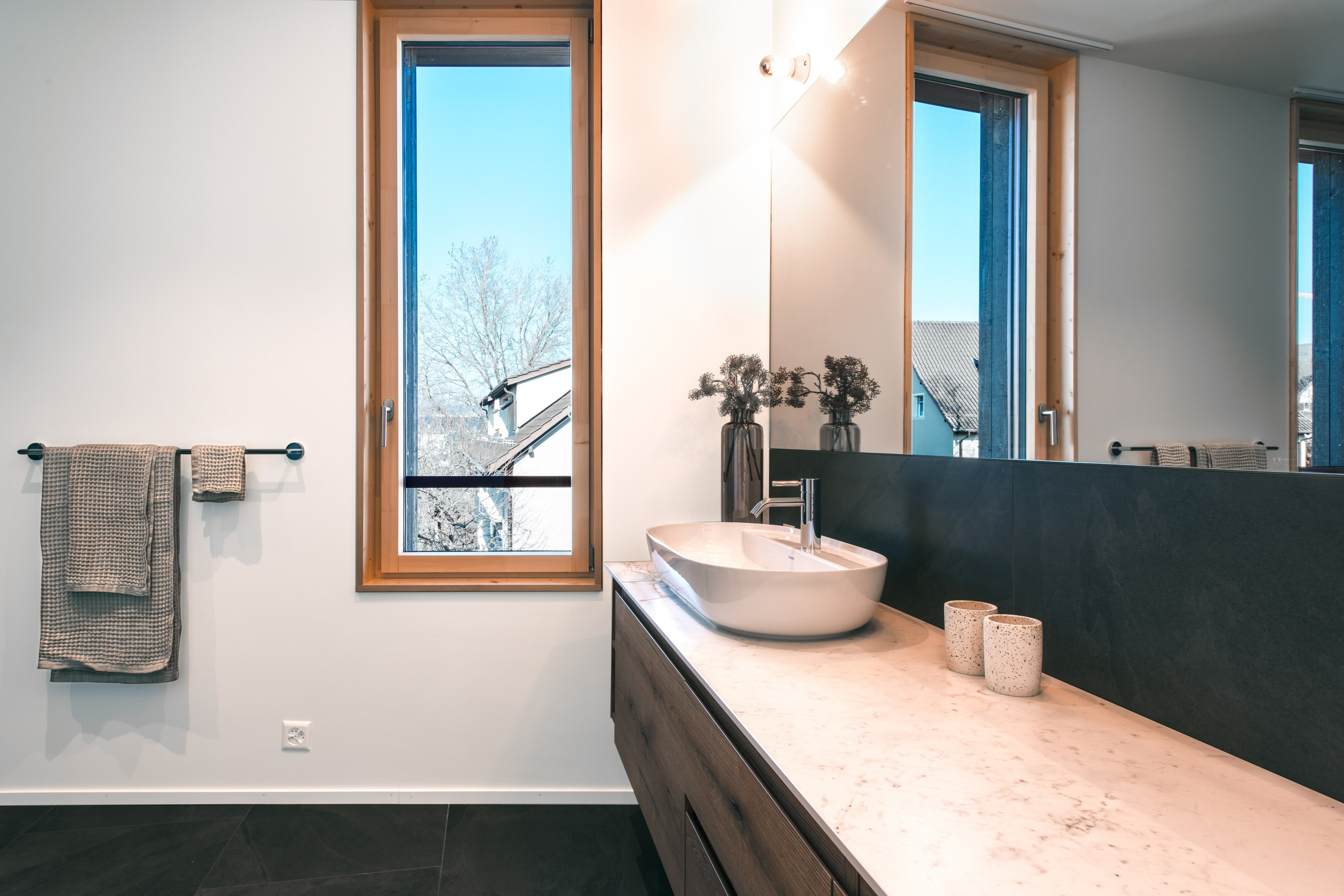 Wohnung, DIELSDORF, Kt. ZÜRICH. Hallo! Ich bin Elena und arbeite als Immobilienfotografin