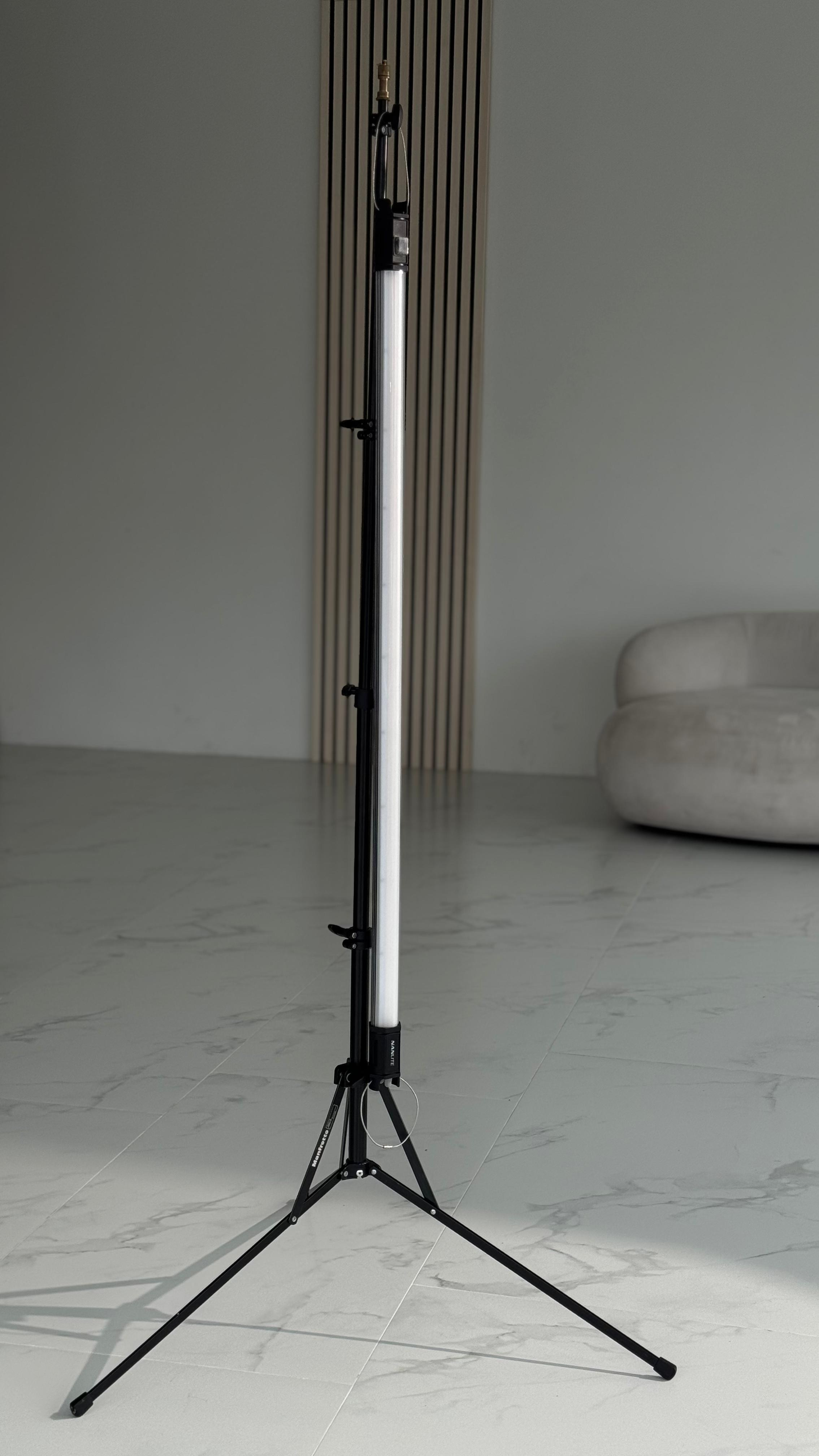 Foto un Video satura studija Rīgā - BRAND STUDIO. Video shooting and creating with phone, iPhone Video School