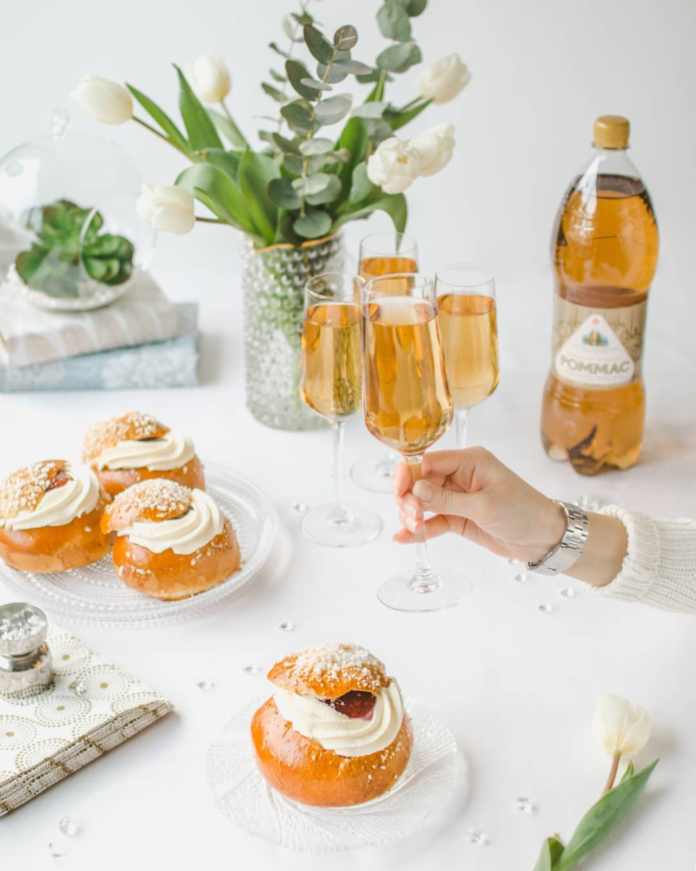 Pommac. Anna Z commercial photographer and graphic designer based in Turku