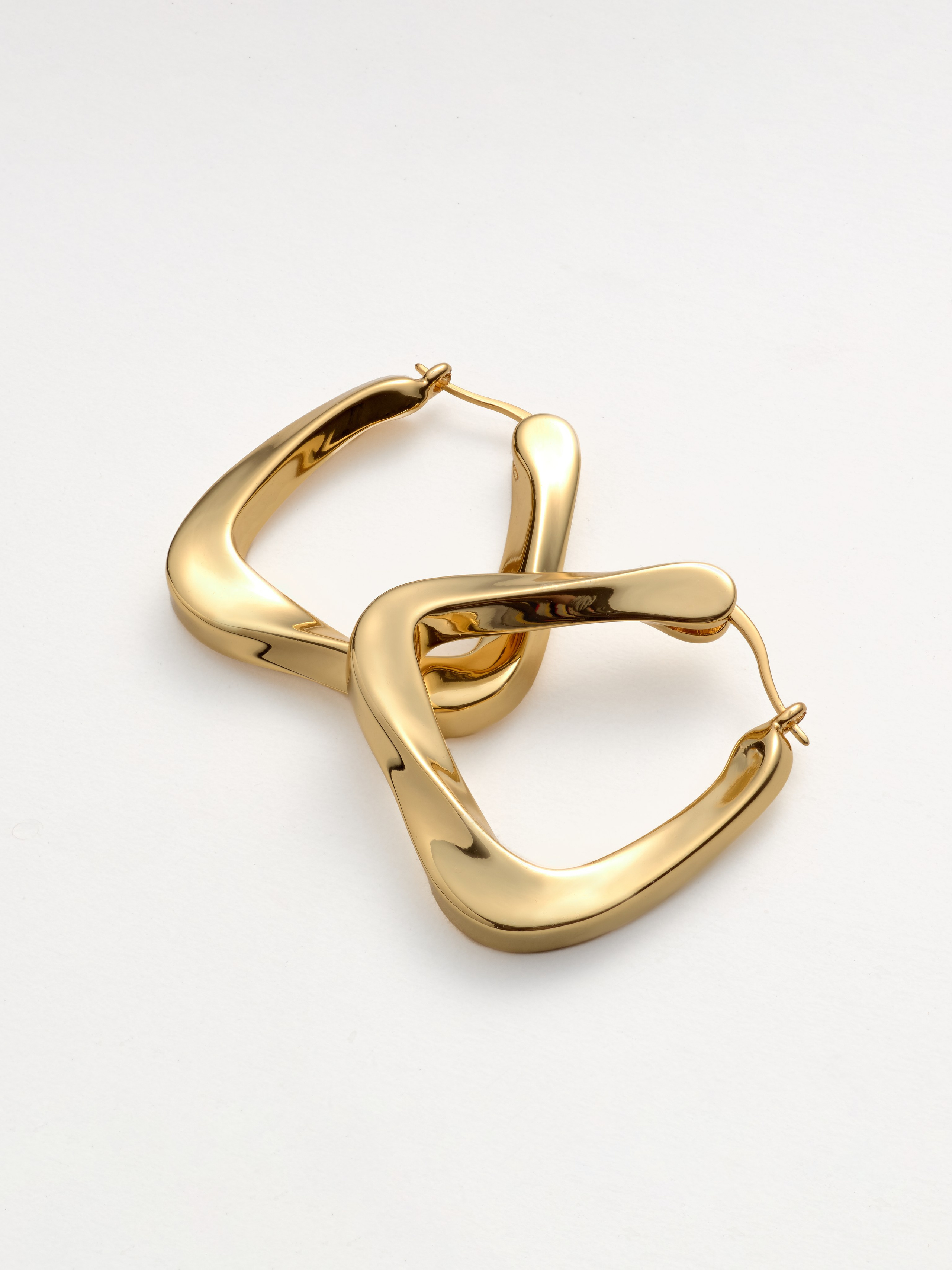 Ювелирные изделия и бижутерия. Предметная фотосъемка в Алматы. Студия фото и видео съемки товаров