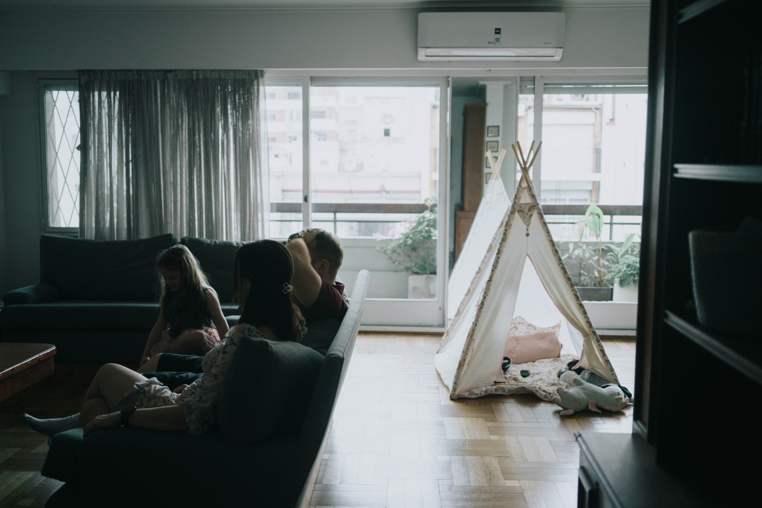 Family photo shoot. Buenos Aires. Photographer @elmirkami in the city of Buenos Aires
