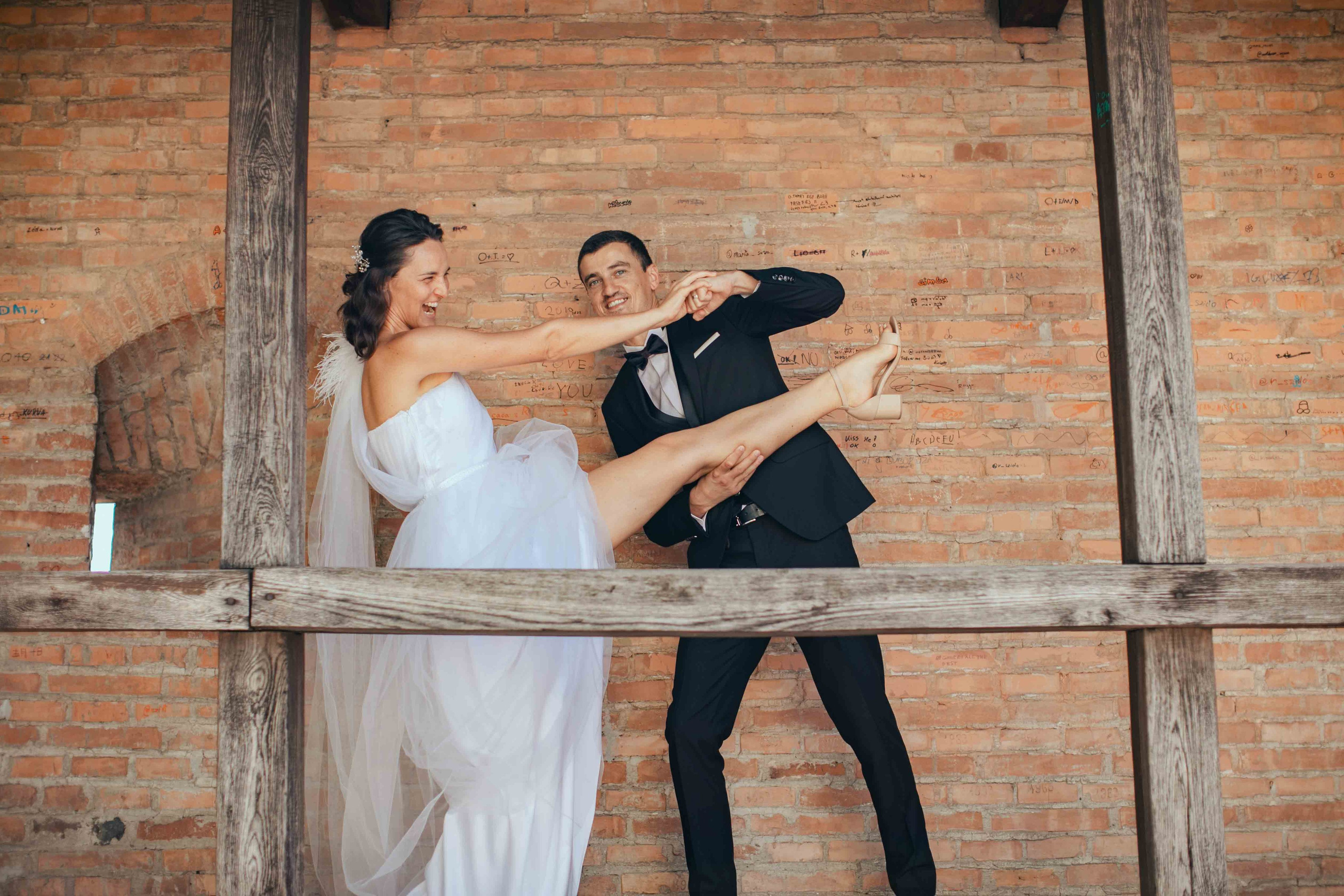 Corina & Ovidiu. Contrast Studio