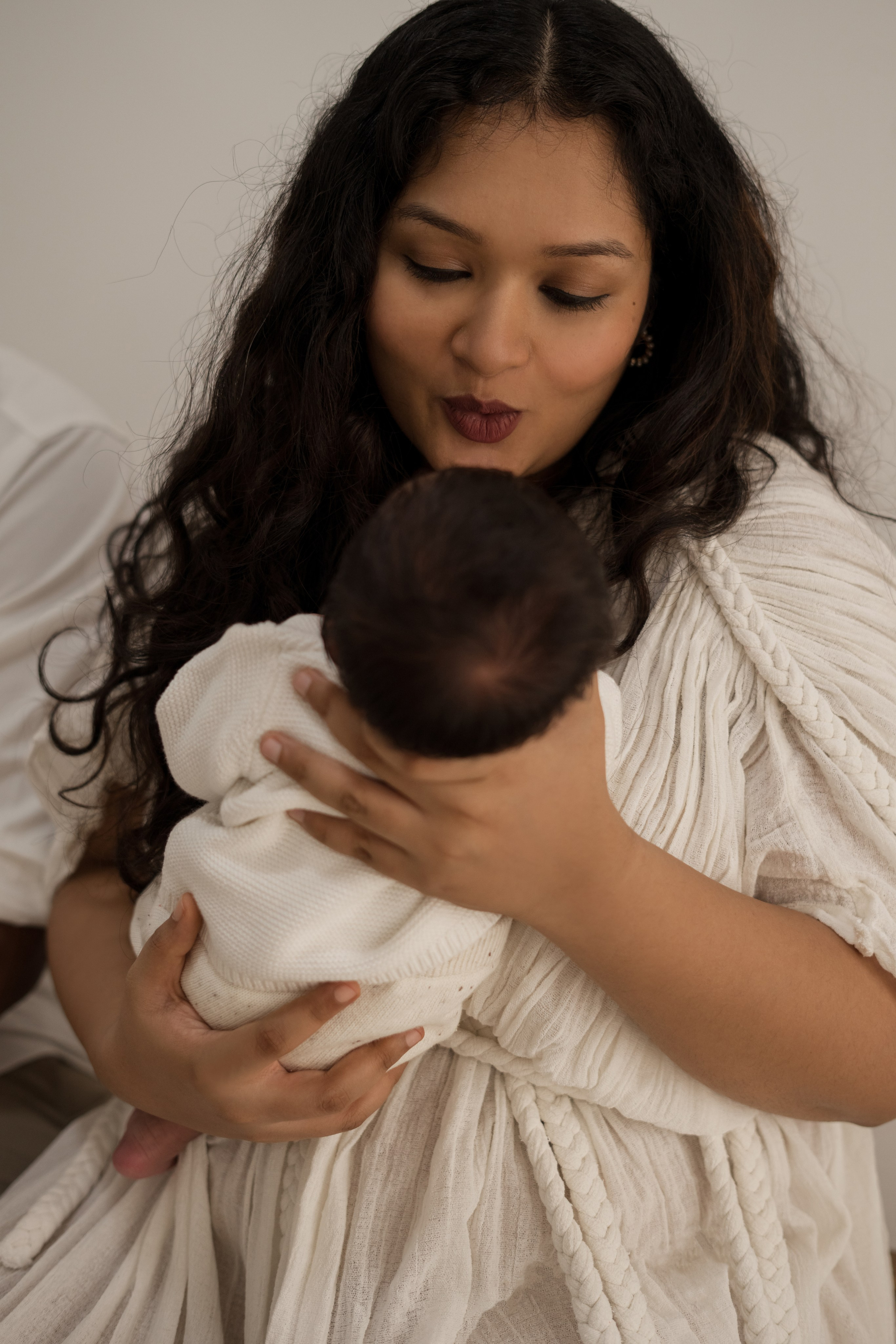 First moments of love. Angela Iakovleva — Family Photographer in Dubai