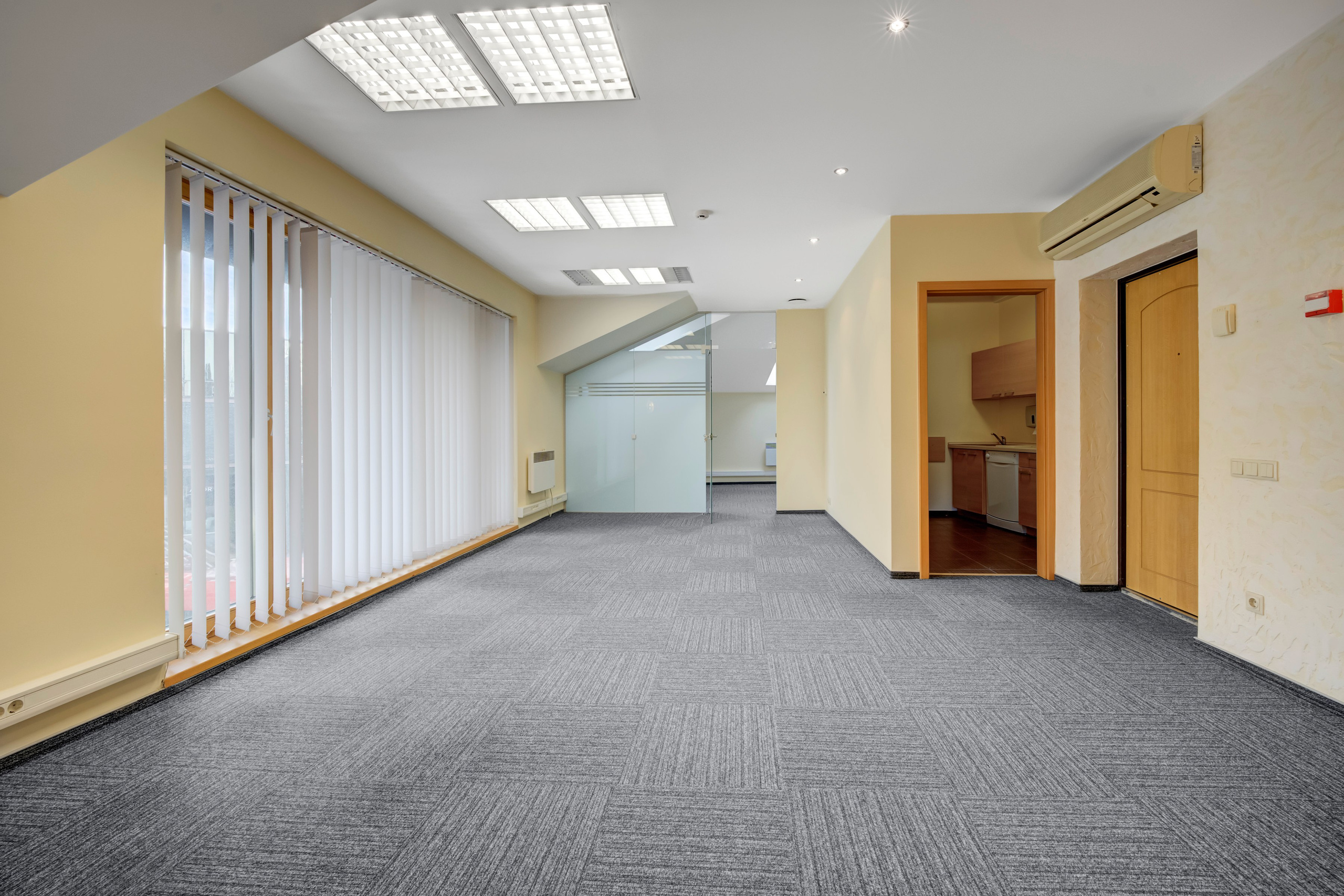 Kėstučio g. 30, komerc. patalpos. Elina Sapiega fotografė Vilniuje