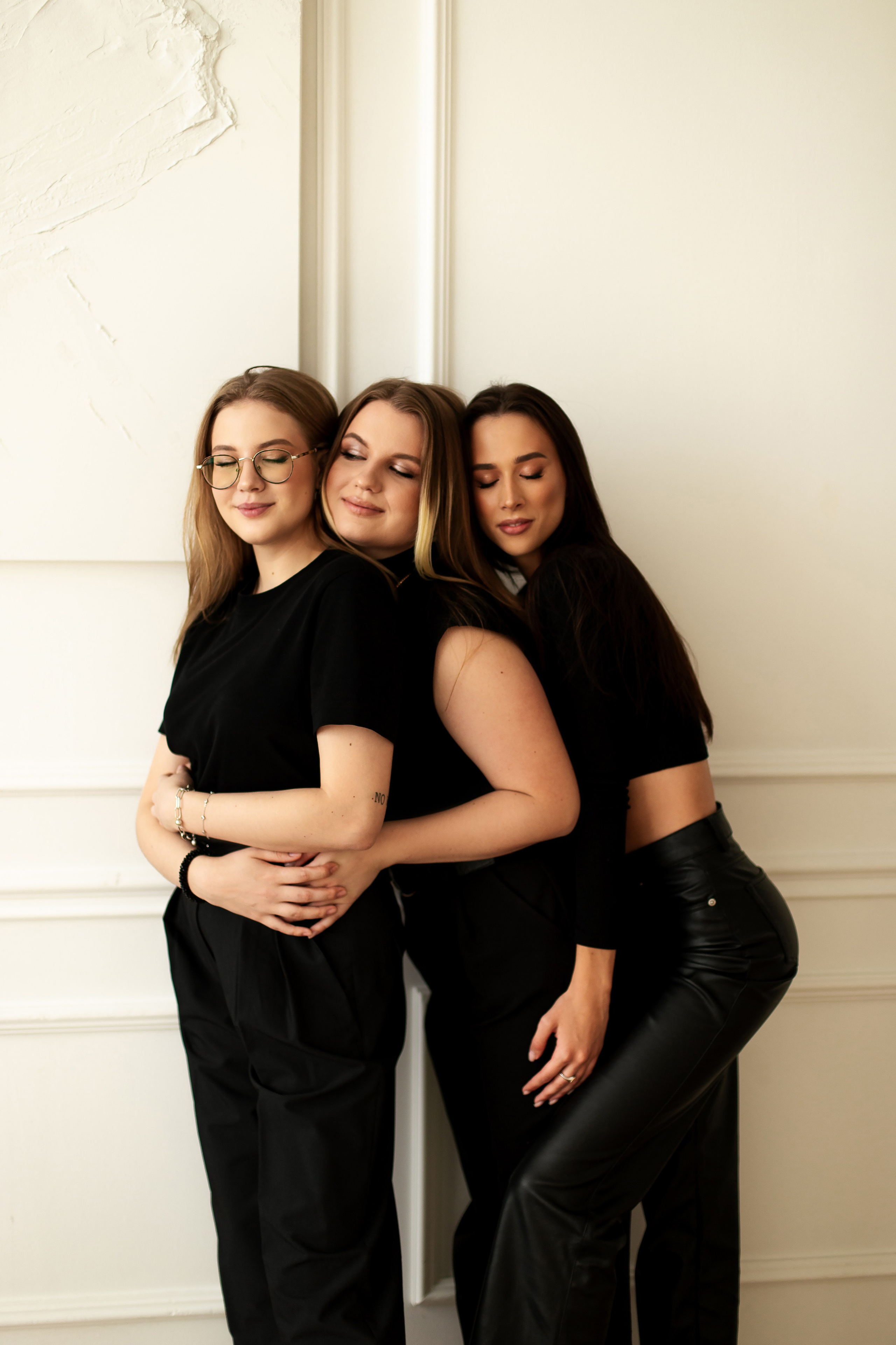 Аня, Катя и Арина. Главная