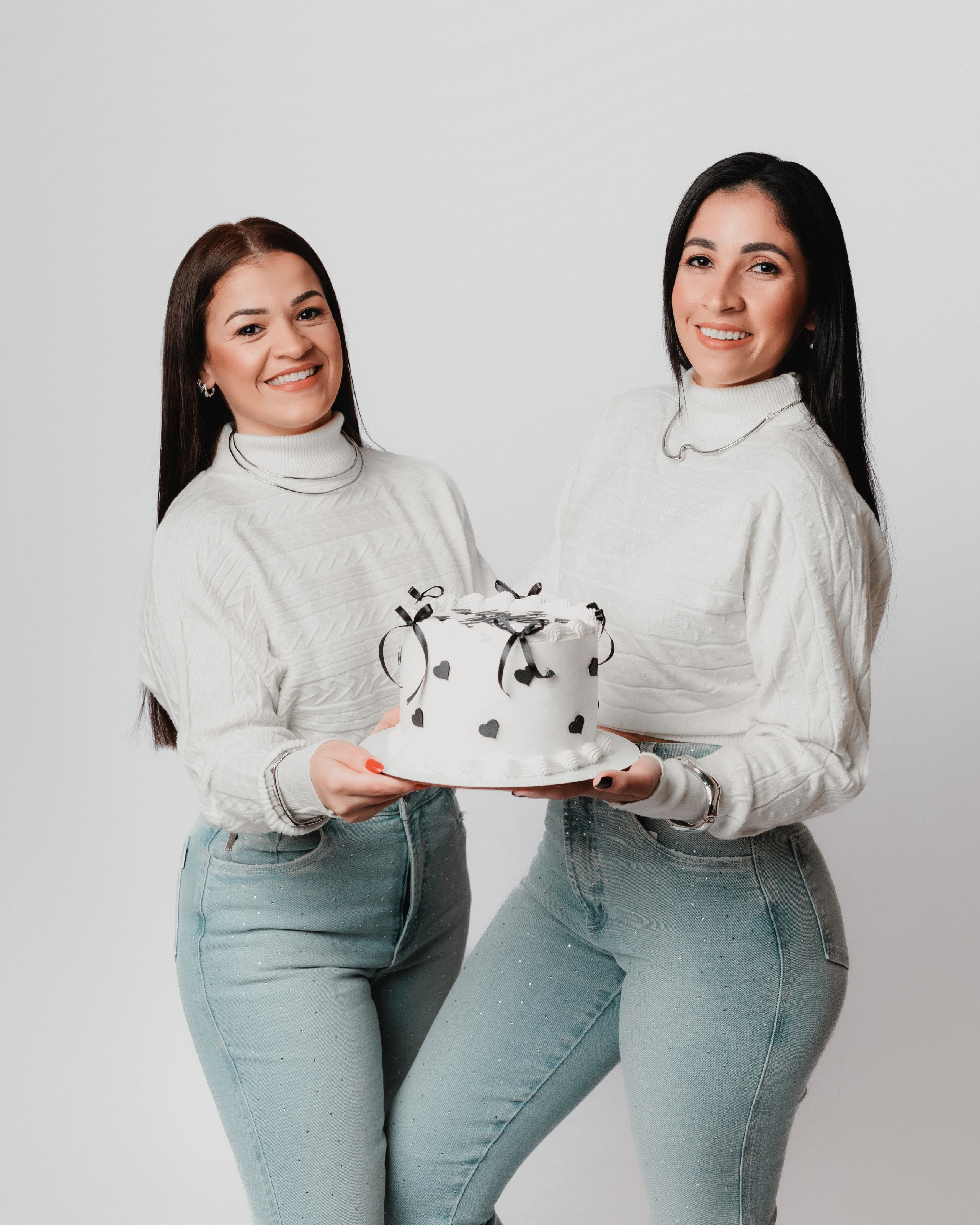 2025 | Cristiane e Cristina — Ensaio — Estudio. Denis Damasceno | Fotografia