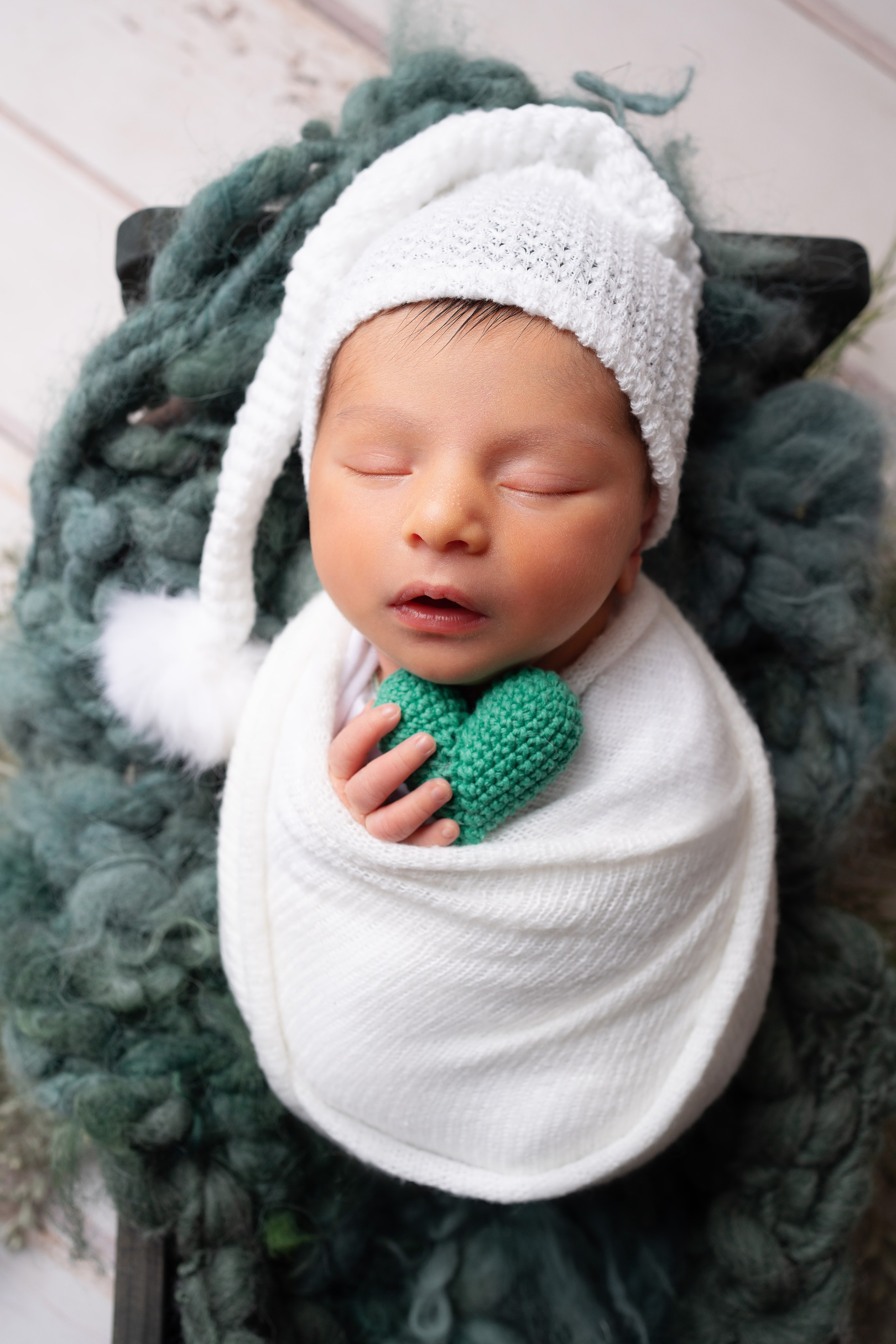 Neue Leben, neue Perspektiven: Neugeborene in bezaubernden Grüntönen