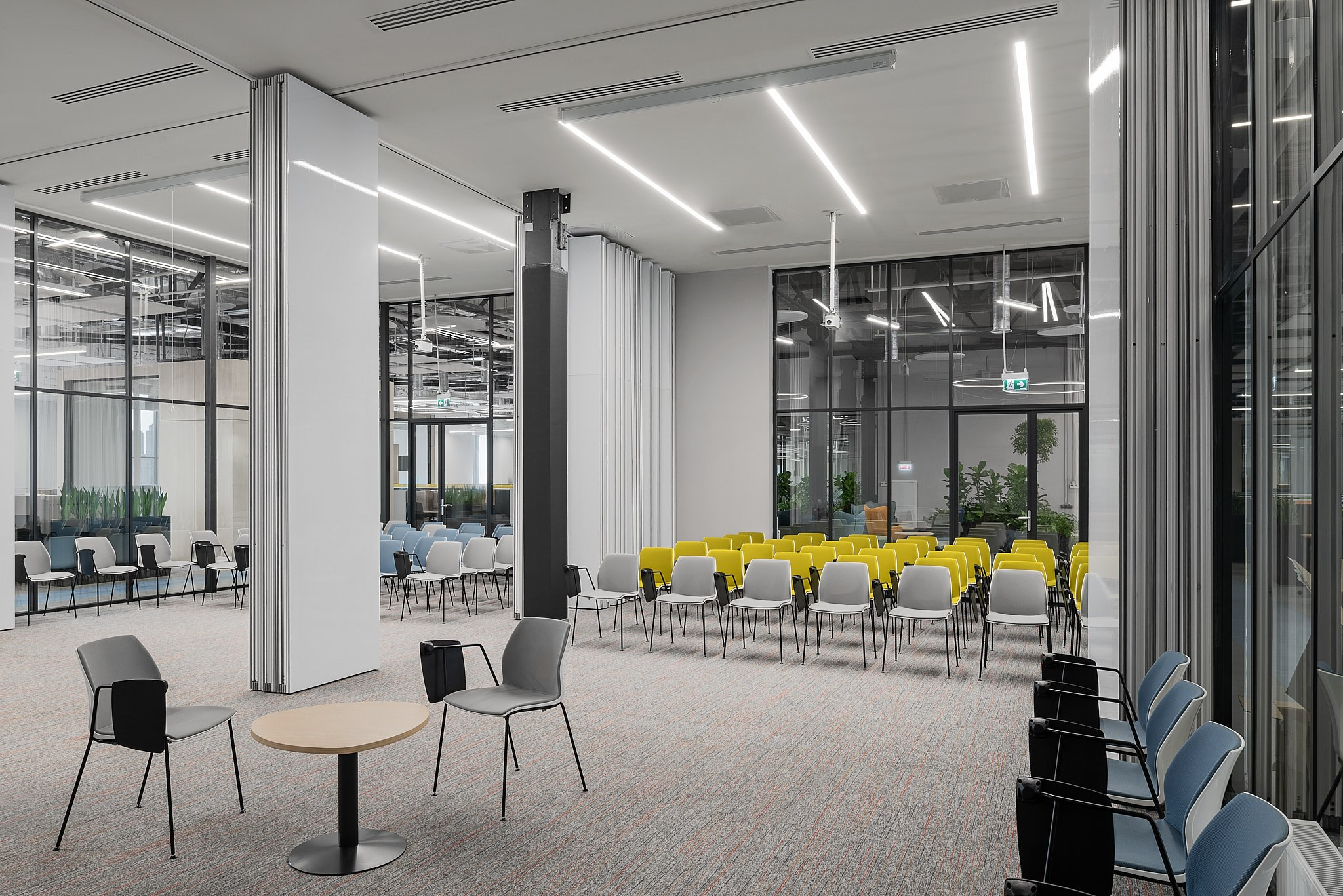 Insurance company headquarters designed by KLEINEWELT architekten