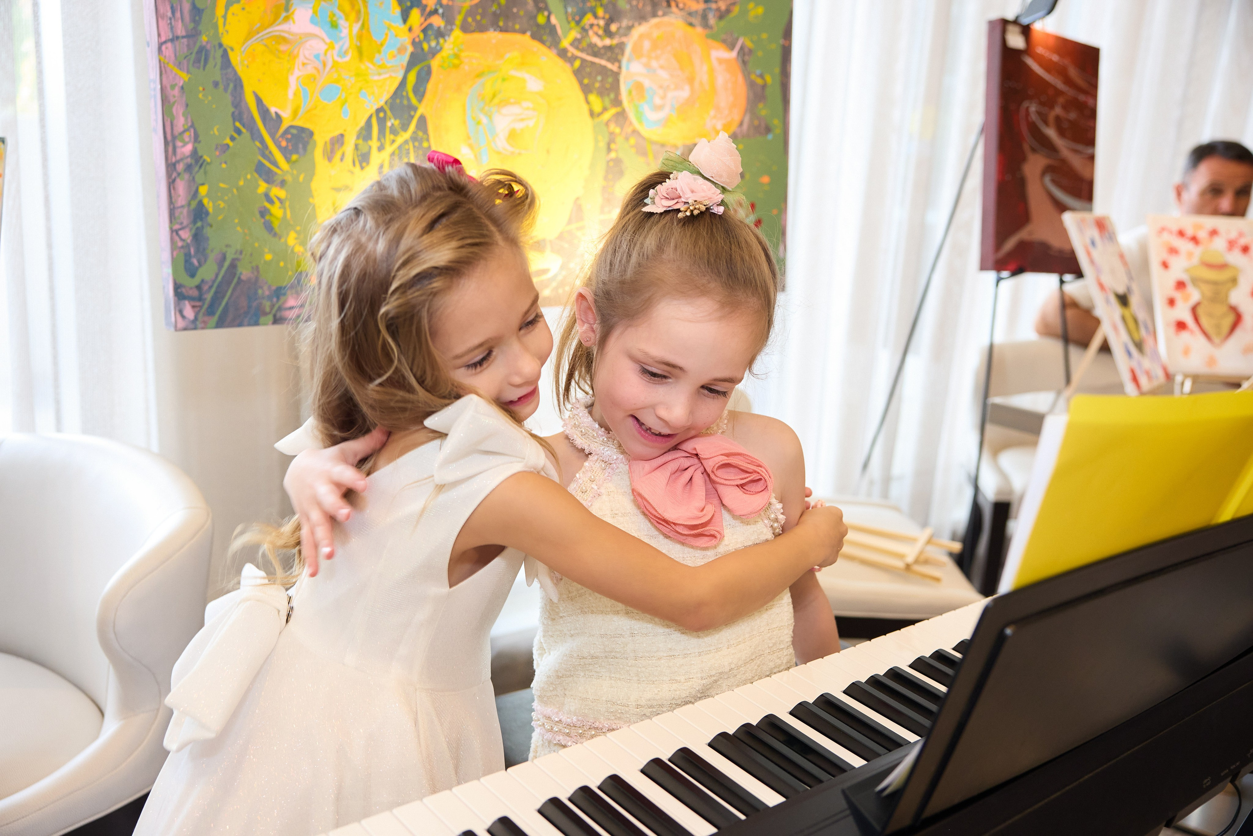 Авторская благотворительная художественная выставка Дианы Бортник. Фотограф Юлия Маковеева