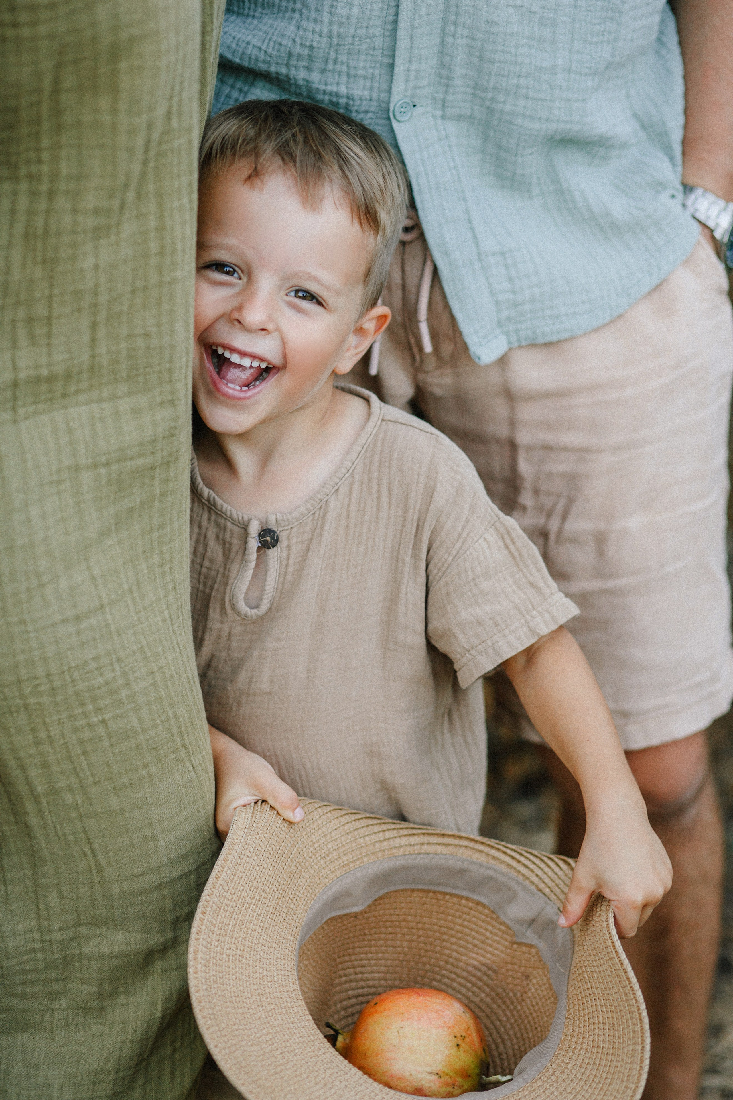 Binyamina garden. Family photographer in Israel