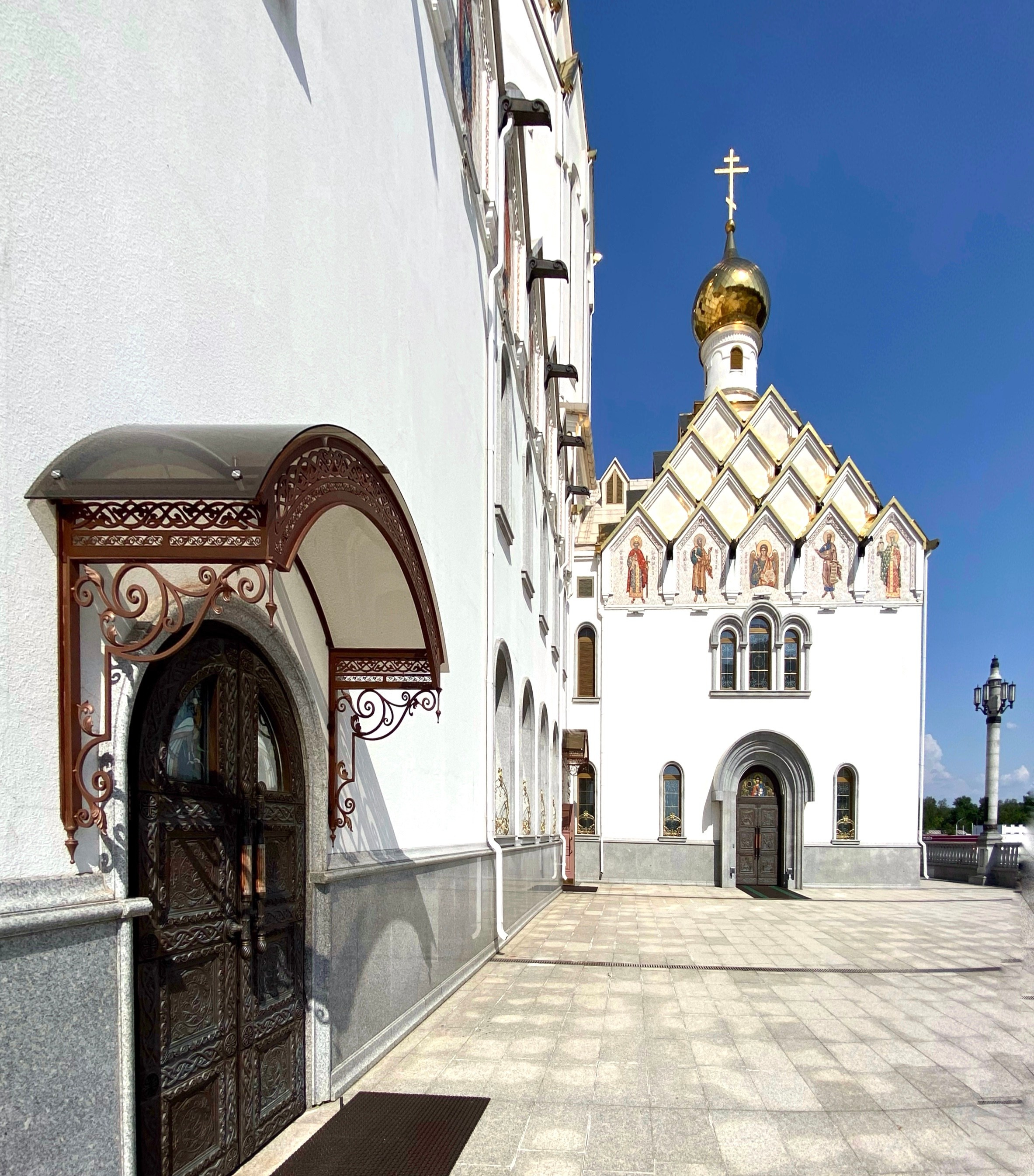 Козырьки Храма-памятника в честь Всех Святых. Скульптор кузнец Мария Тарлецкая