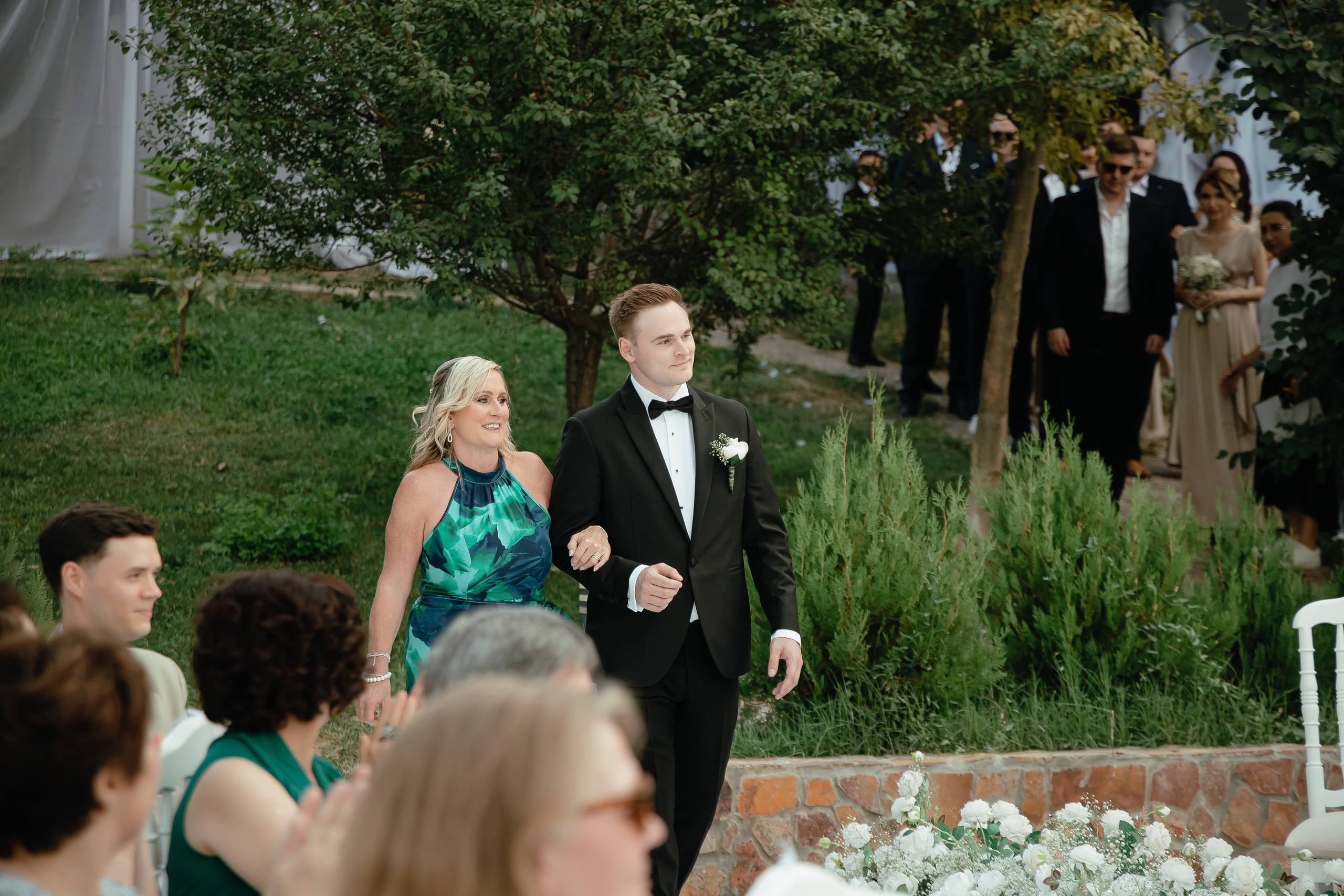 Thomas & Suyumbika. Главная