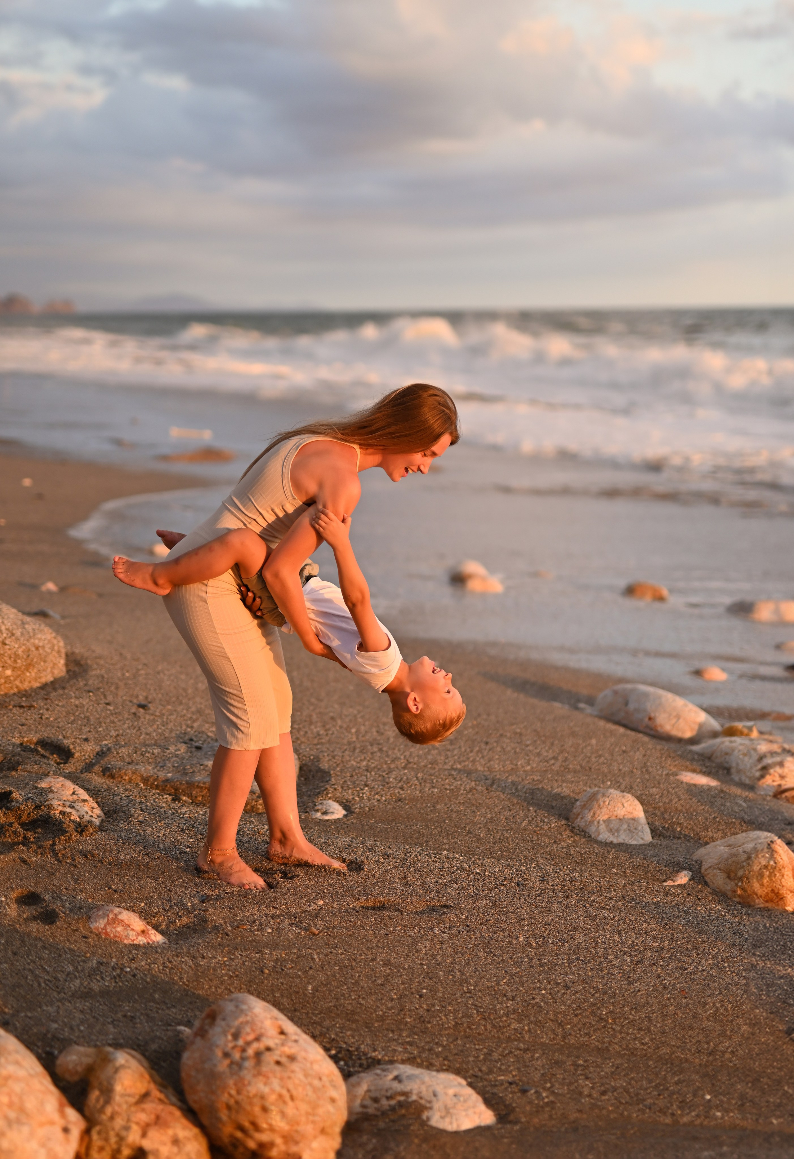 Семейная съемка на пляже Улаш. Фотограф в Алании (Аланье), Сиде, Манавгате. Турция
