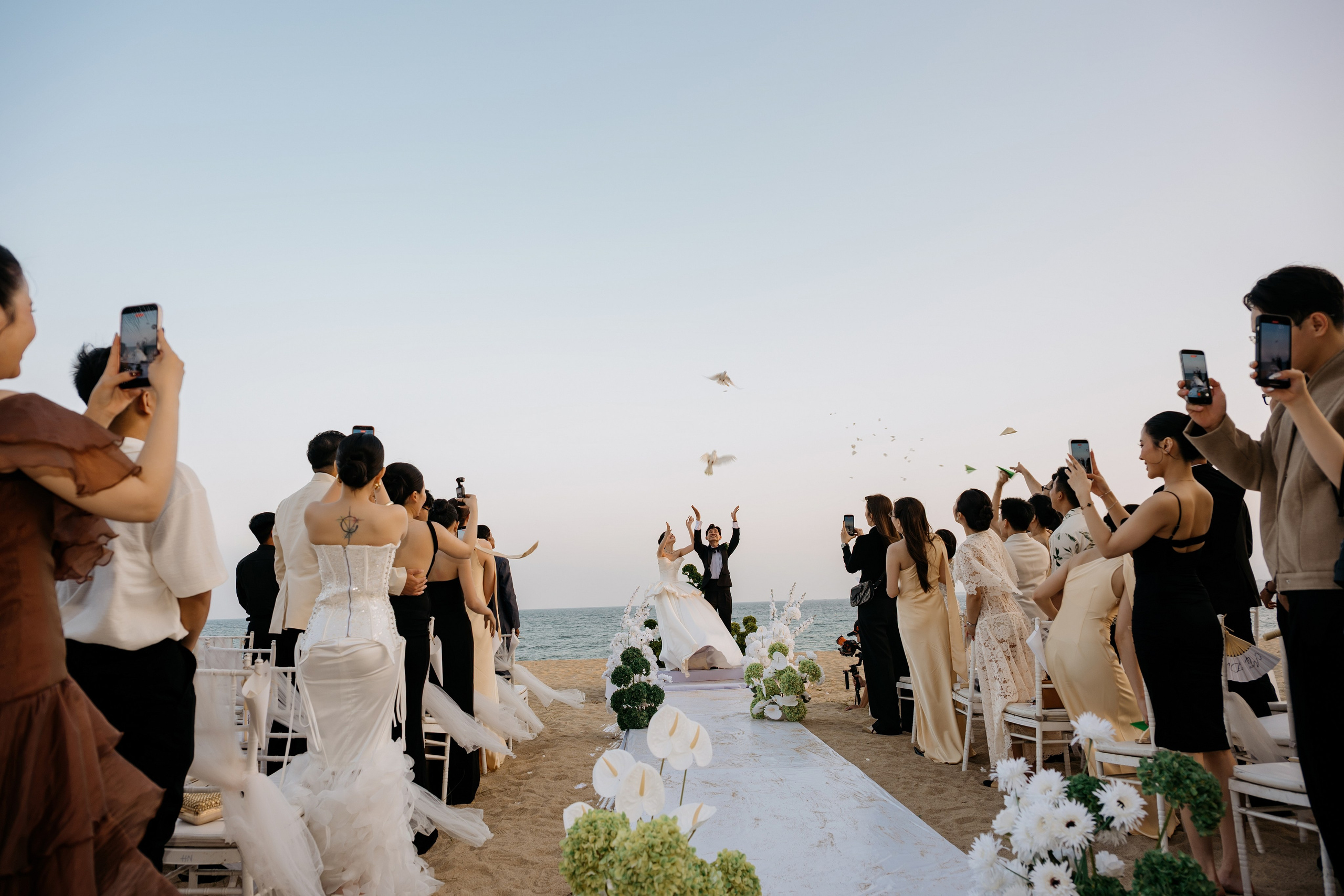 DIEU & THINH/Destination Wedding. Nhiếp ảnh gia đám cưới hàng đầu tại Thành Phố Hồ Chí Minh