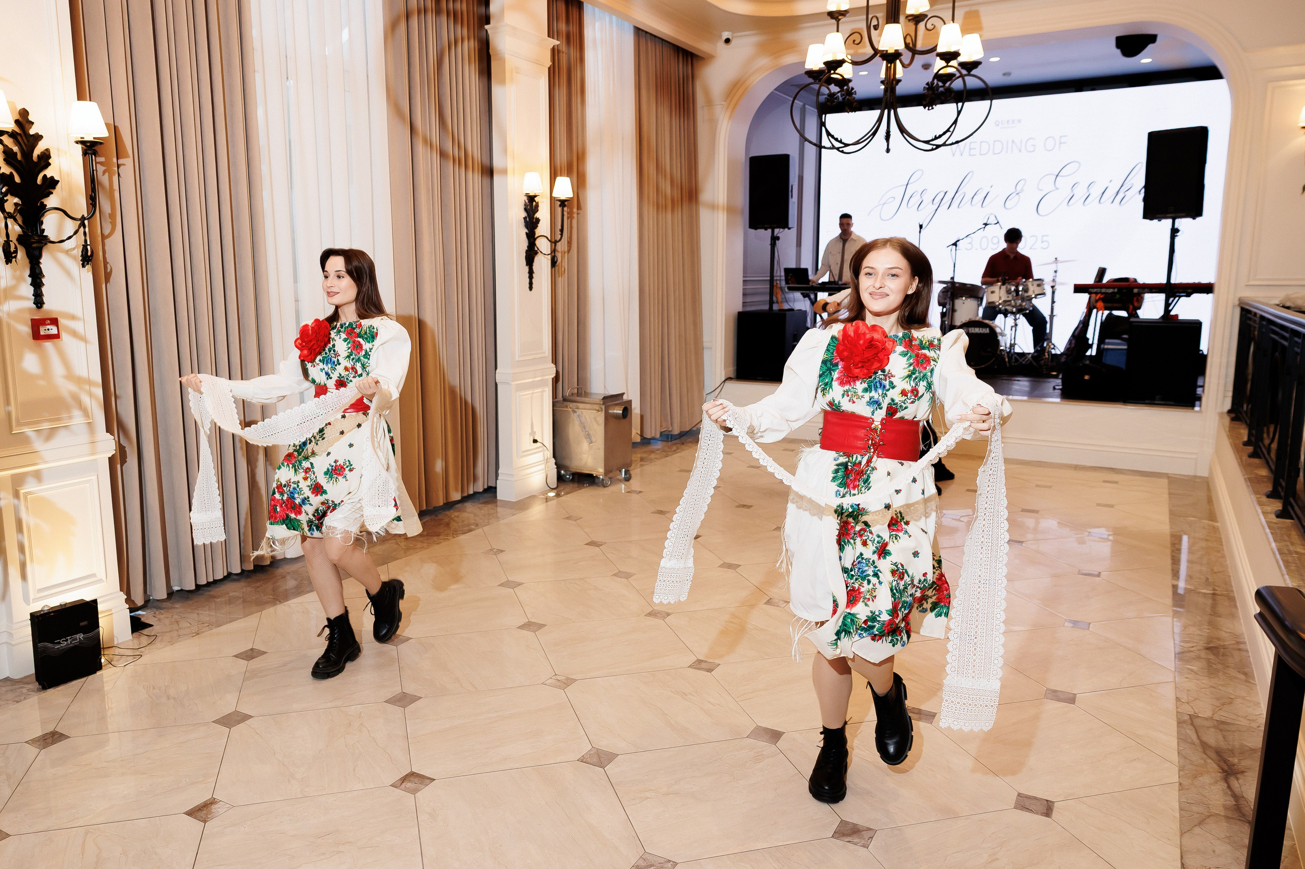 Serghei & Erica — Queen Residence. Servicii Foto și Video 067188353