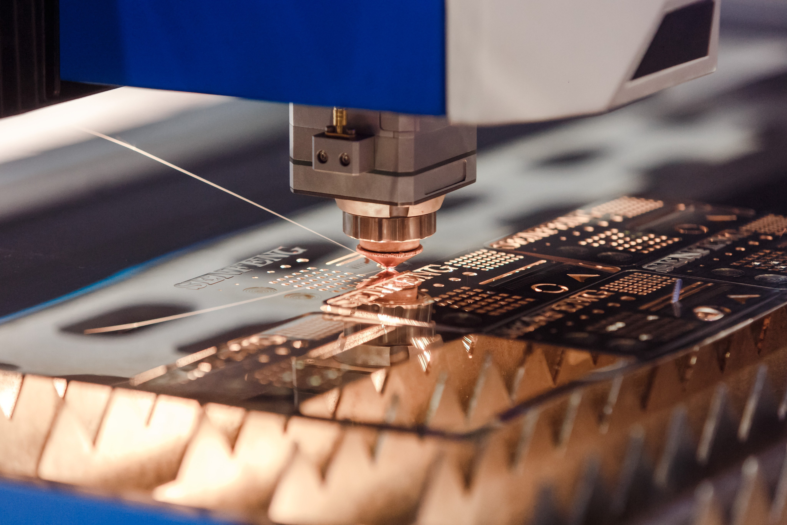 Exposición de Ingeniería Mecánica. Fotógrafo de retrato, familia y reportajes en Valencia | España | Europa Vitalii Lumier