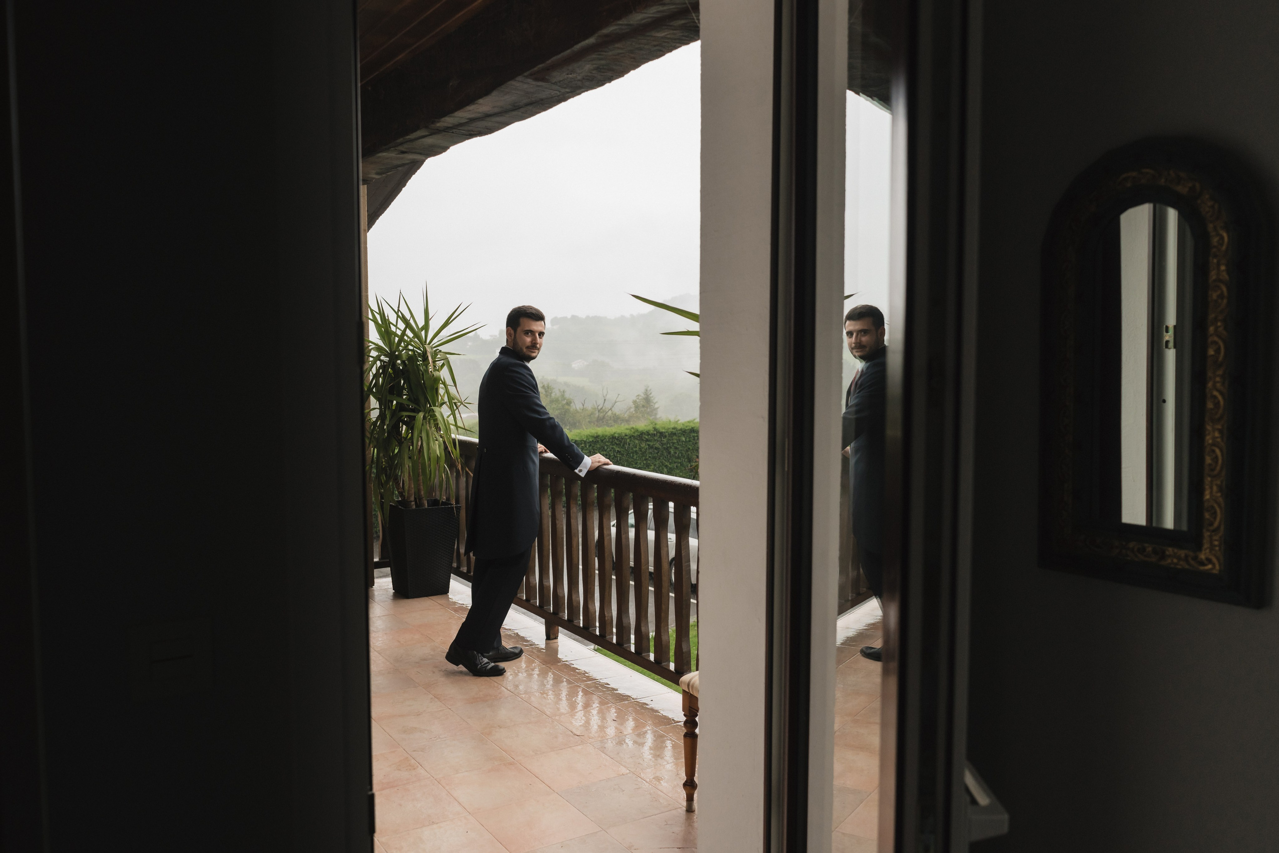 Elegancia y alegría familiar. Boda de Andrés y Lucía en San Sebastián. Holigood foto y video reportaje de bodas en San Sebastián y Europa