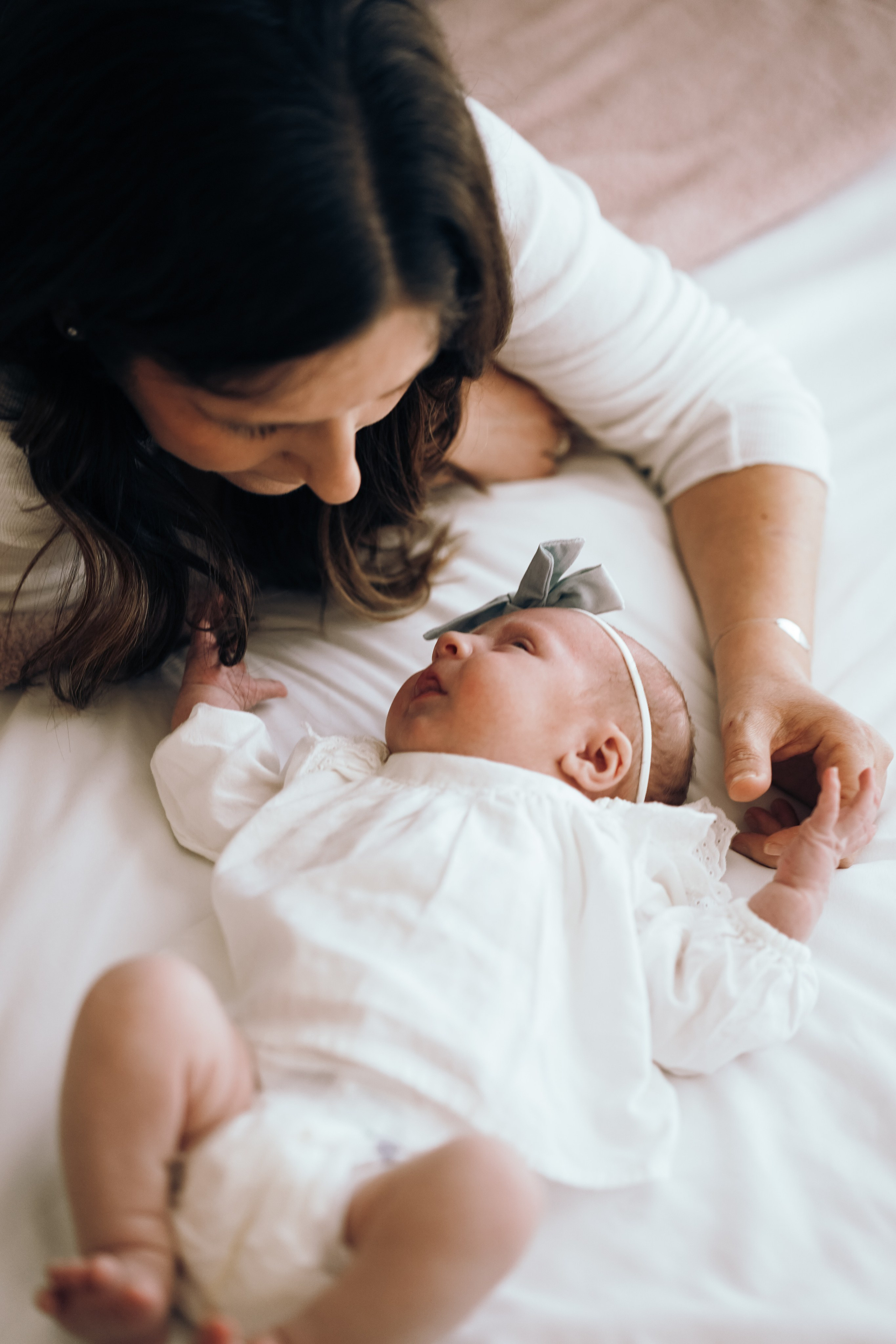 Family photoshoot at home. Family photo session at home. Cozy family photoshoot at home.