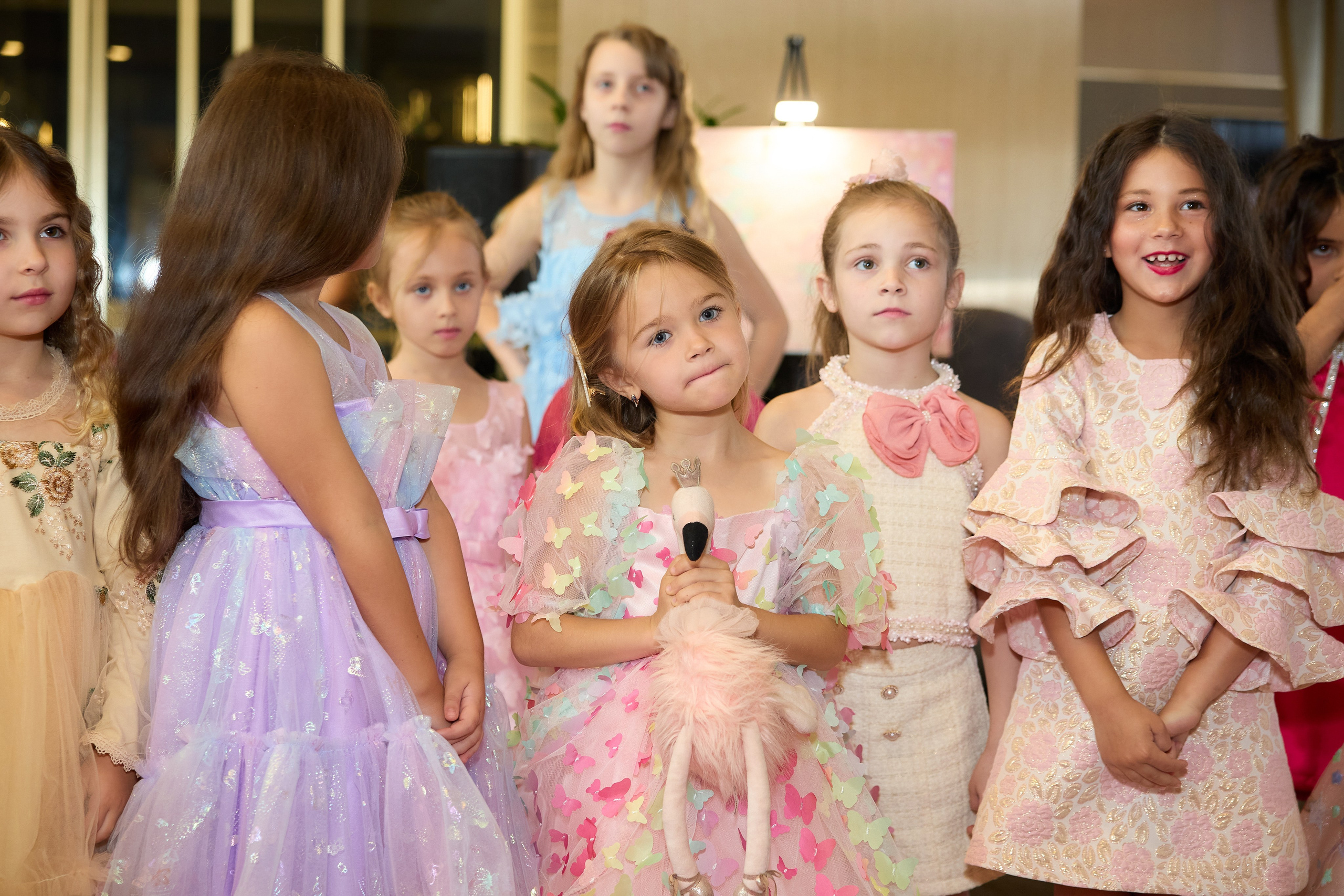 Авторская благотворительная художественная выставка Дианы Бортник. Фотограф Юлия Маковеева