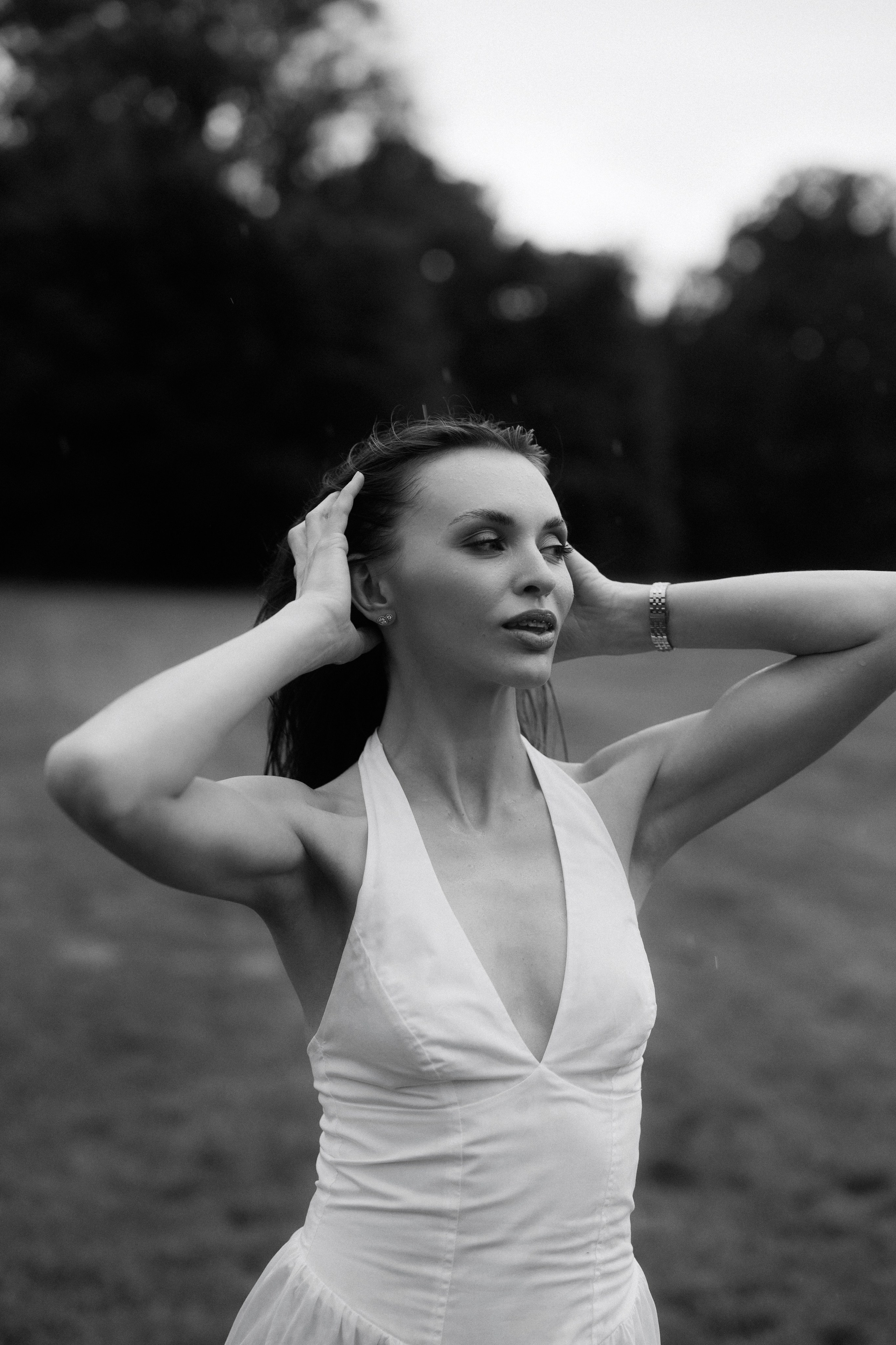 Between Rain and Light — Black & White Portrait Session in Leipzig. Кристина Кожельцова — чёрно-белая портретная фотография в Лейпциге. Германия