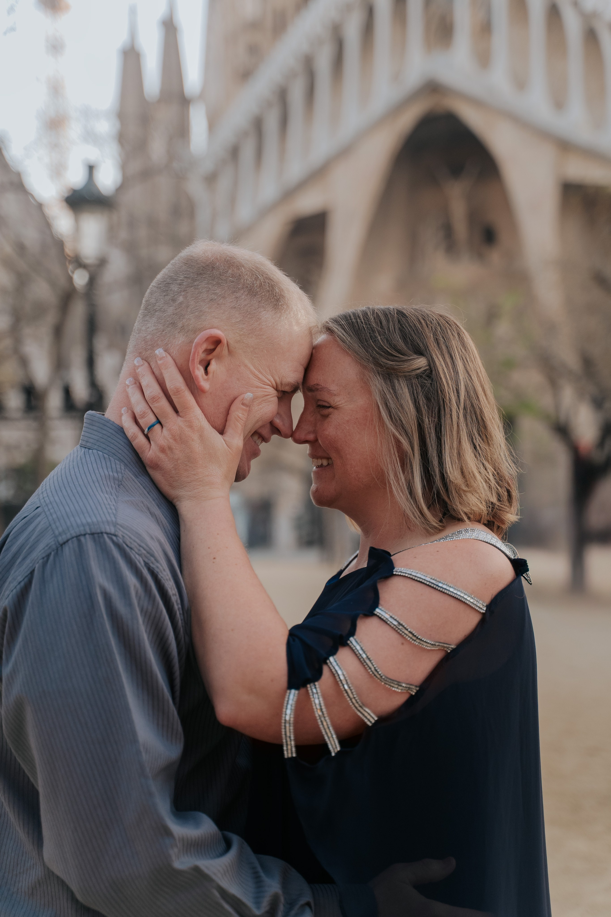 Sagrada Familia Romantic Photoshoot in the Morning - Family Photographer in Barcelona, Spain