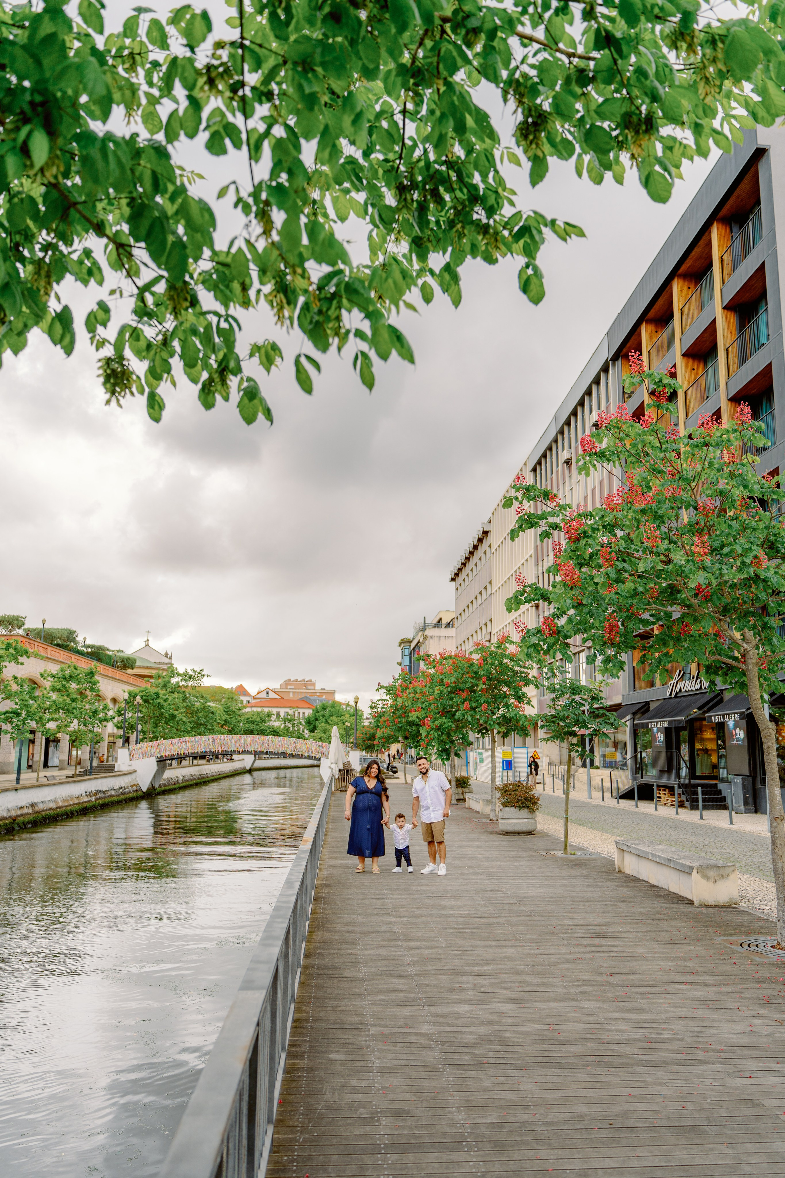 FAMILY PHOTO SHOOT IN AVEIRO. Photo and video shoots, photo tours in Portugal — WePortugal