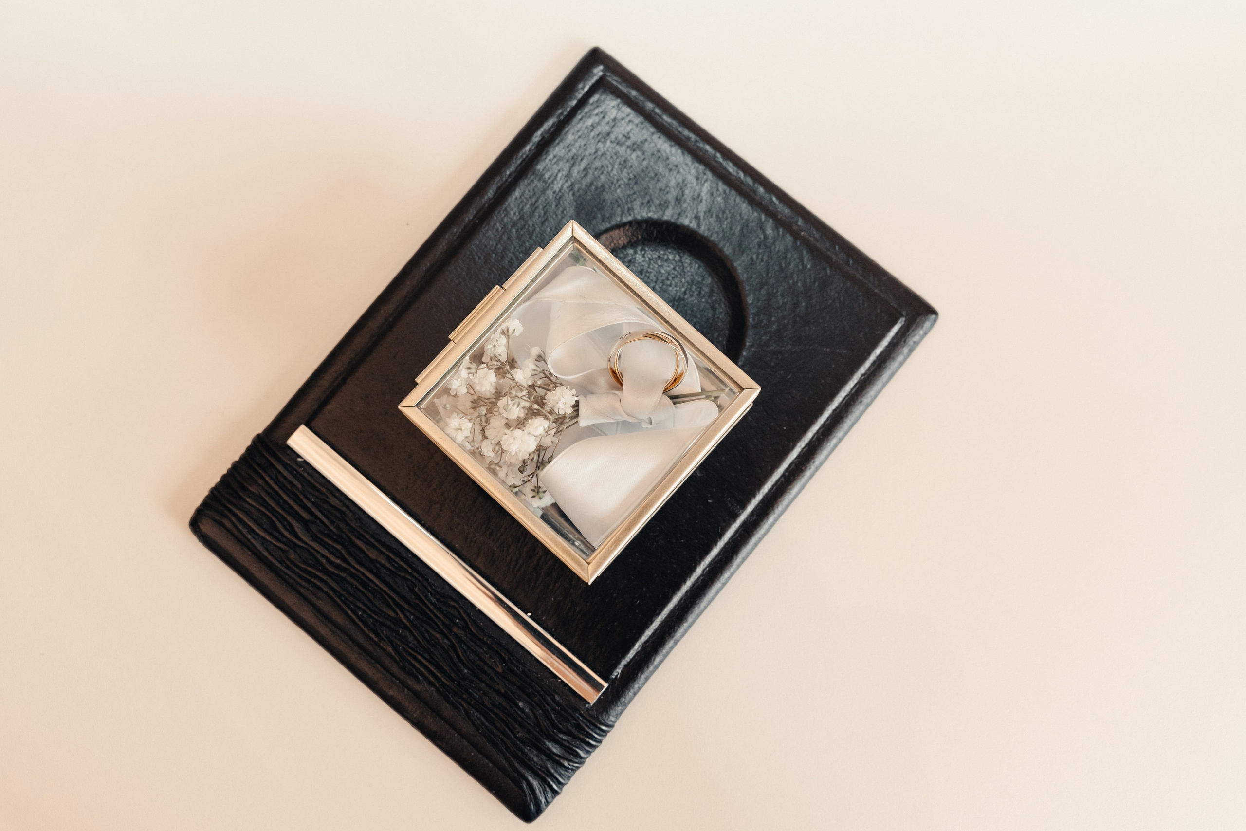 D & M im Restaurant Elfrather Mühle. Wedding Photographer Germany