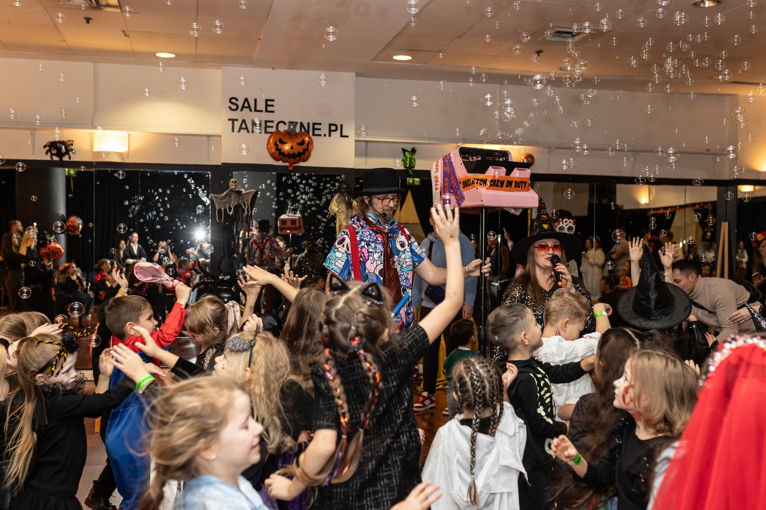 Leo dance studio Helloween 2025. Семейный и детский фотограф в Варшаве Мила Бобровская