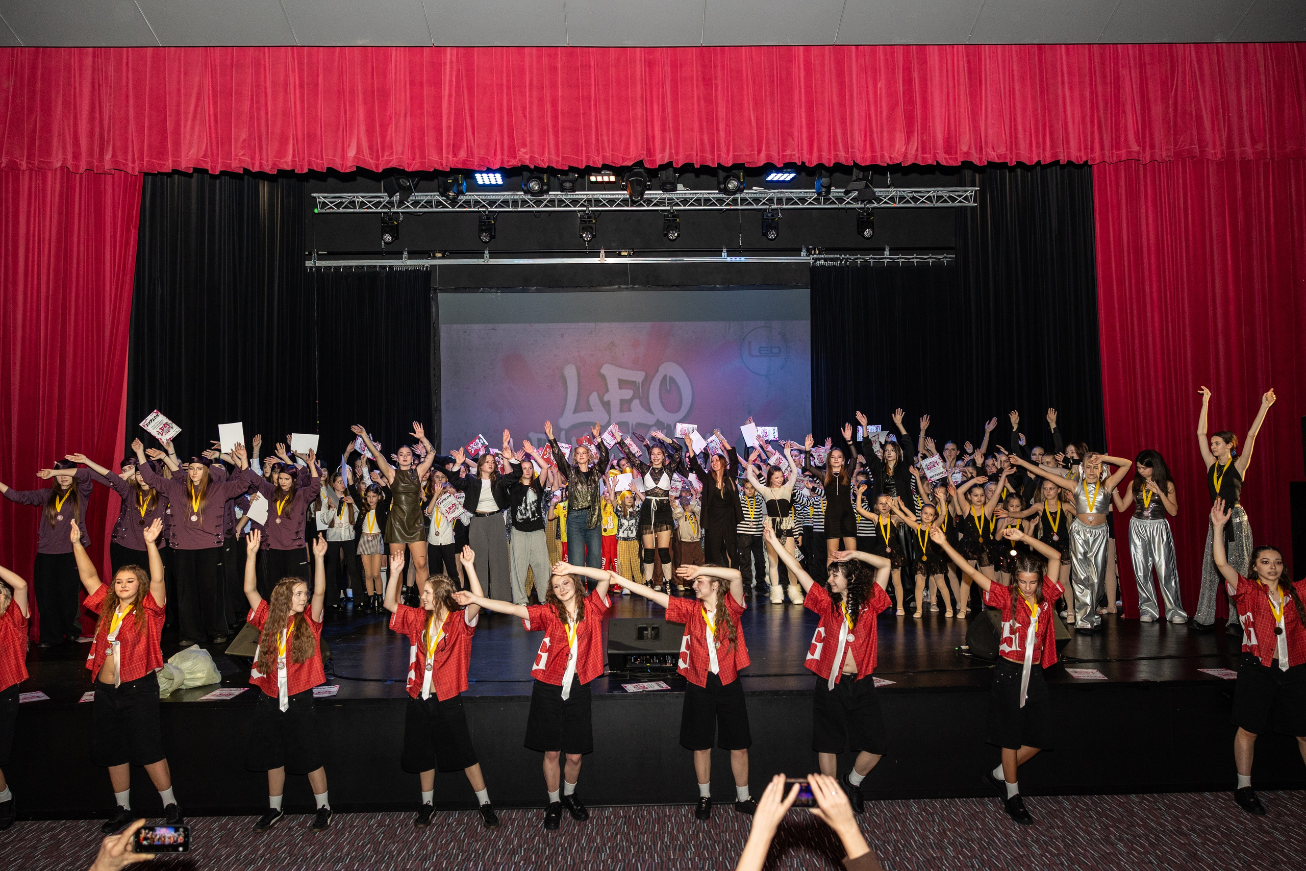 LEO DANCE SHOW WINTER 2025. Семейный и детский фотограф в Варшаве Мила Бобровская
