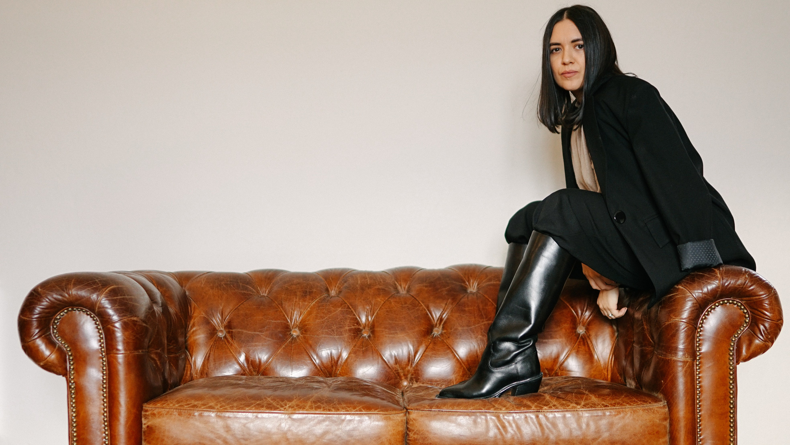 Fotografie de Portret Brașov | Artist Mădălina Beda. Madalina Beda- Artist vizual, fotograf, doula la nastere, consultant babywearing Brasov si in toata tara