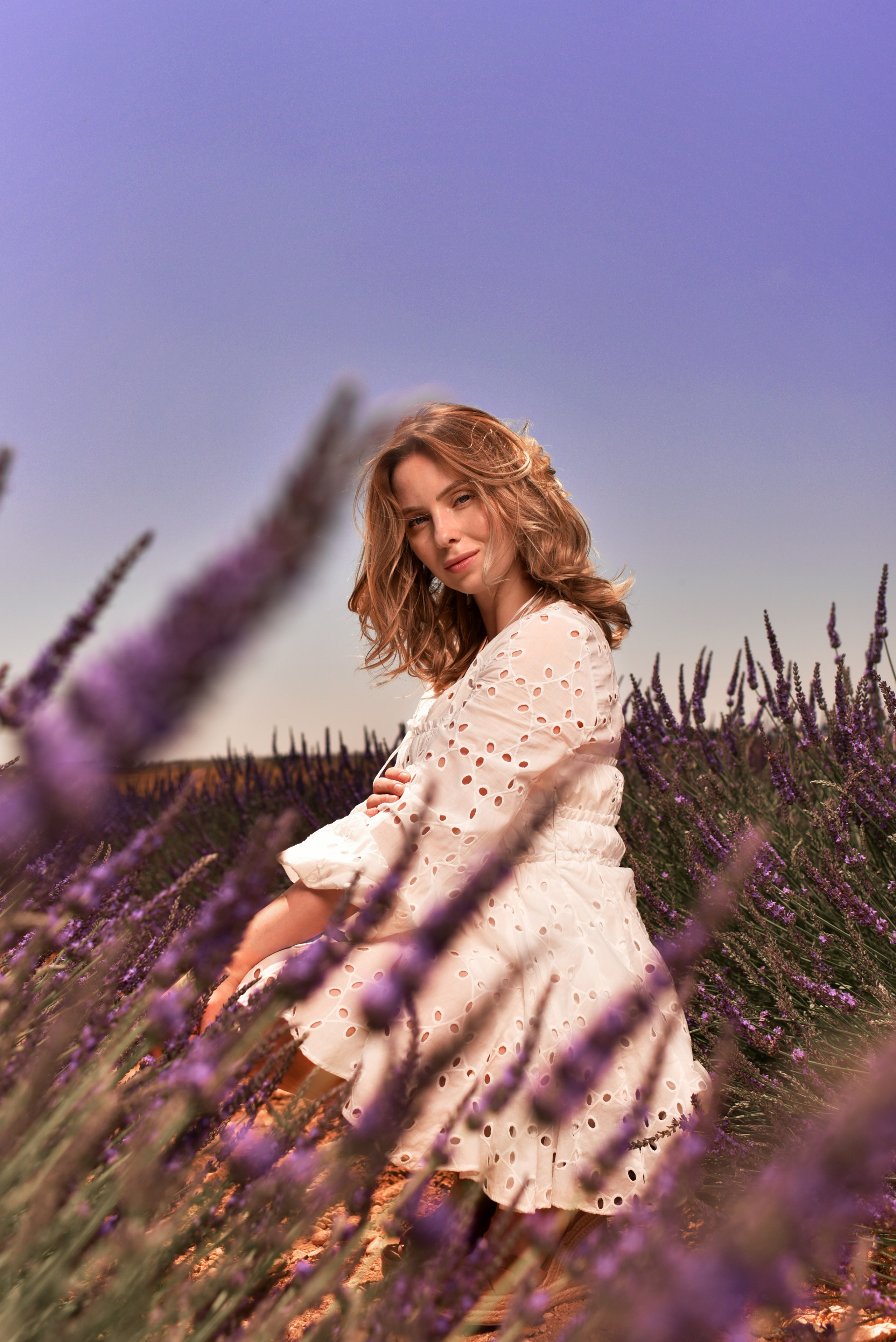 Séances photos dans un champ de lavande a VALENSOLE. Photographe Professionnel à Béziers et Montpellier – Mariages, Portraits et Vidéos Aériennes
