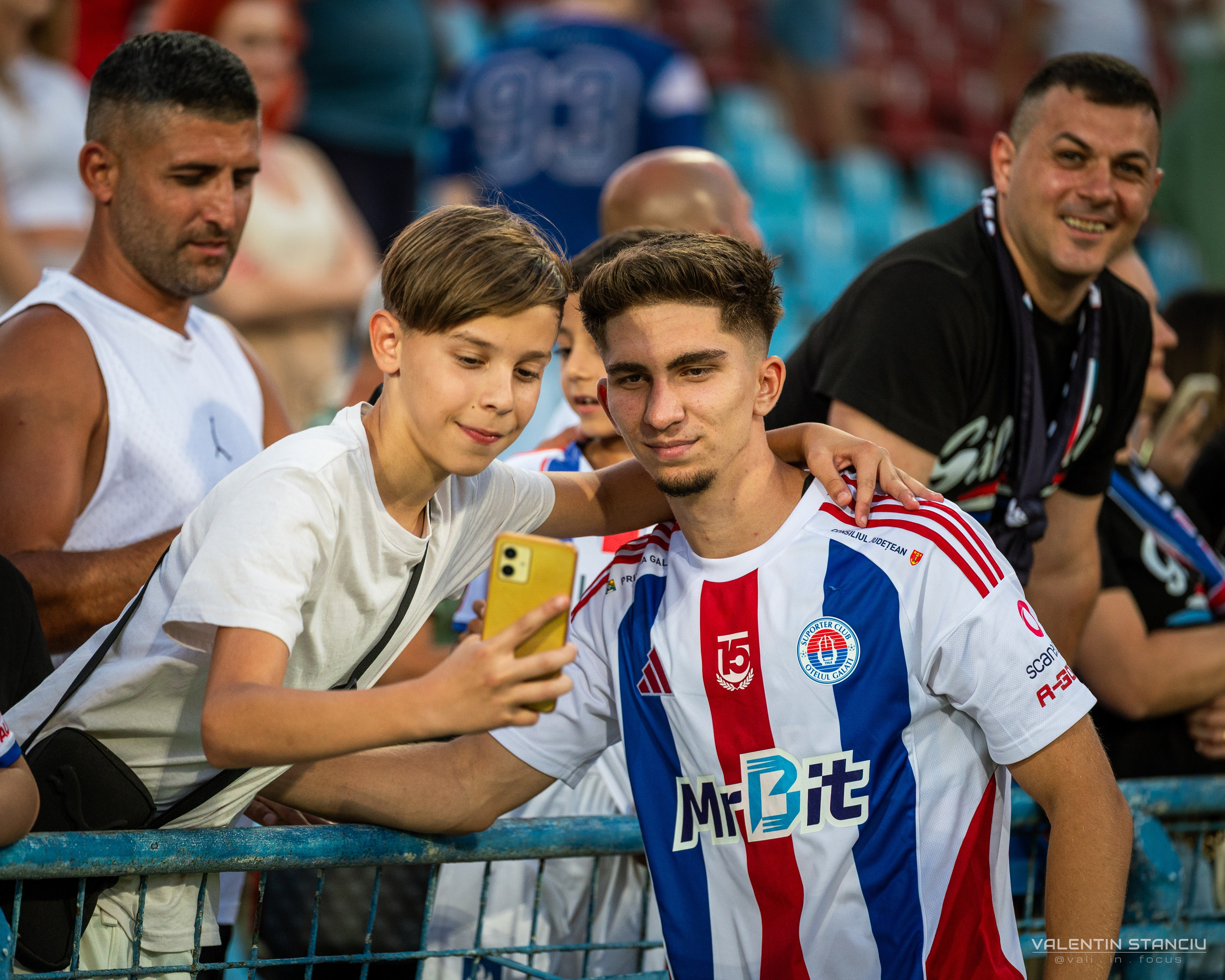 Otelul Galati — CFR Cluj. Fotograf de Sport, Portret, Produs, Corporate, Cultural și Evenimente în Galați | Valentin Stanciu