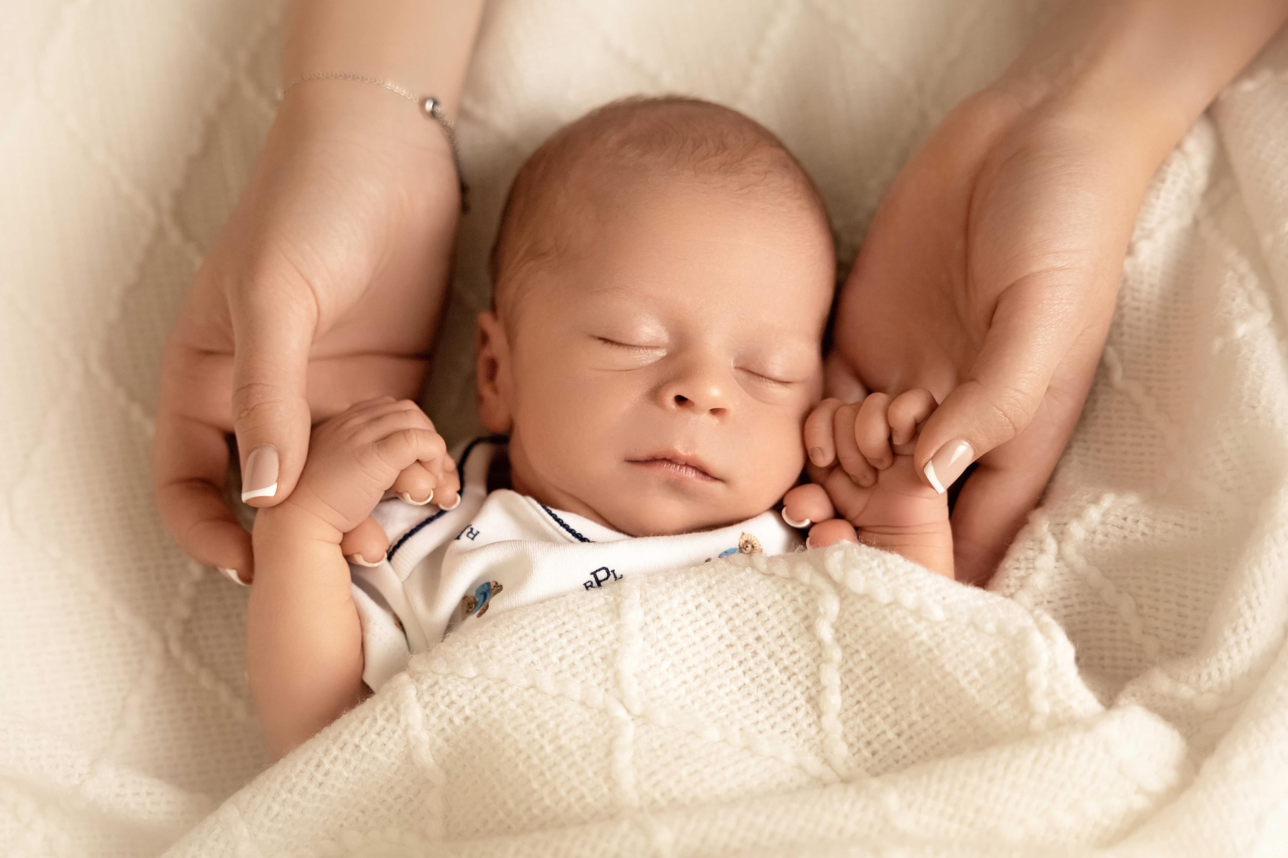 Newborn photos. Newborn photographer in Tampa Bay Area, FL