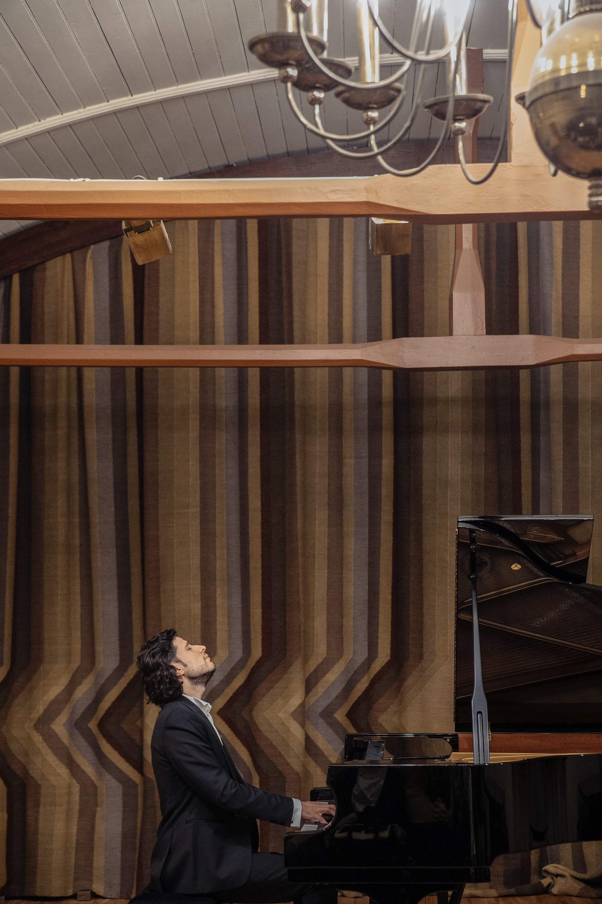 Koncerts P.Jurjāna mūzikas skolā Ukrainas bērnu atbalstam. Sandra Garanca Portrait and event photographer