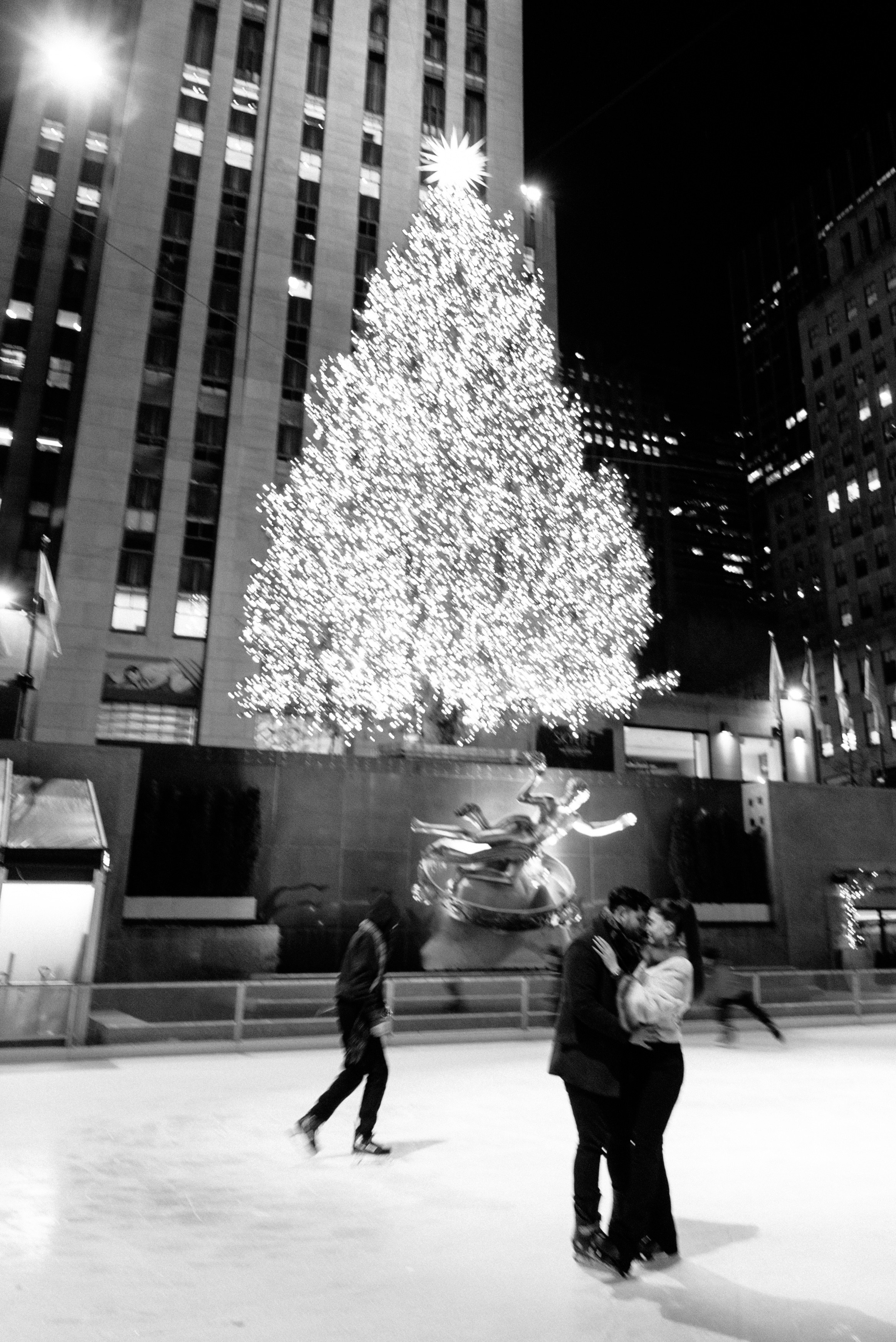 NYC Proposal Photographer & Videographer | Rockefeller Center Ice Rink Proposals. Videographer and photographer in New York // MAKAROV.VIDEO