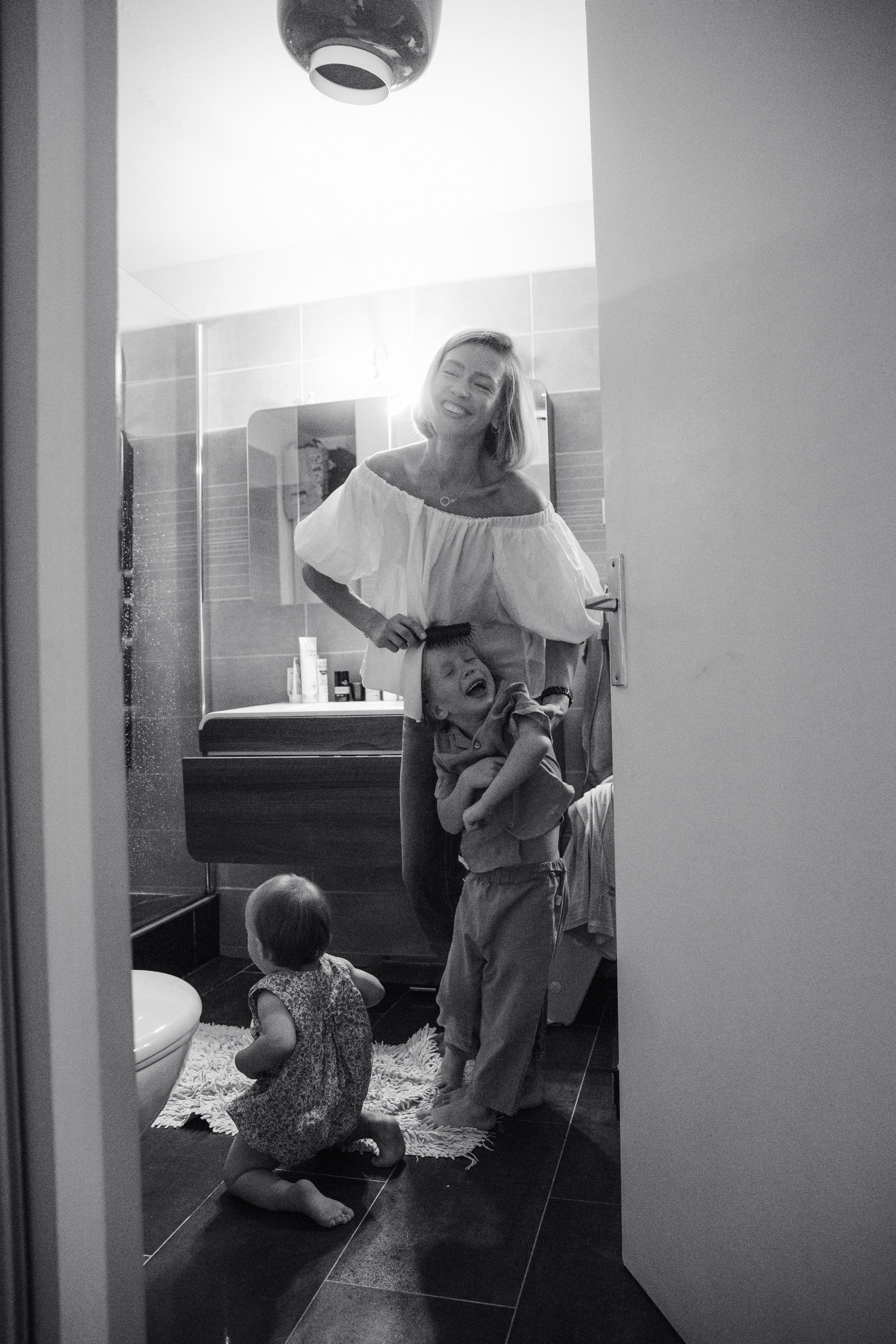 Family At Home Photoshoot in Paris | Natural Lifestyle Photography. Paris Wedding Photographer