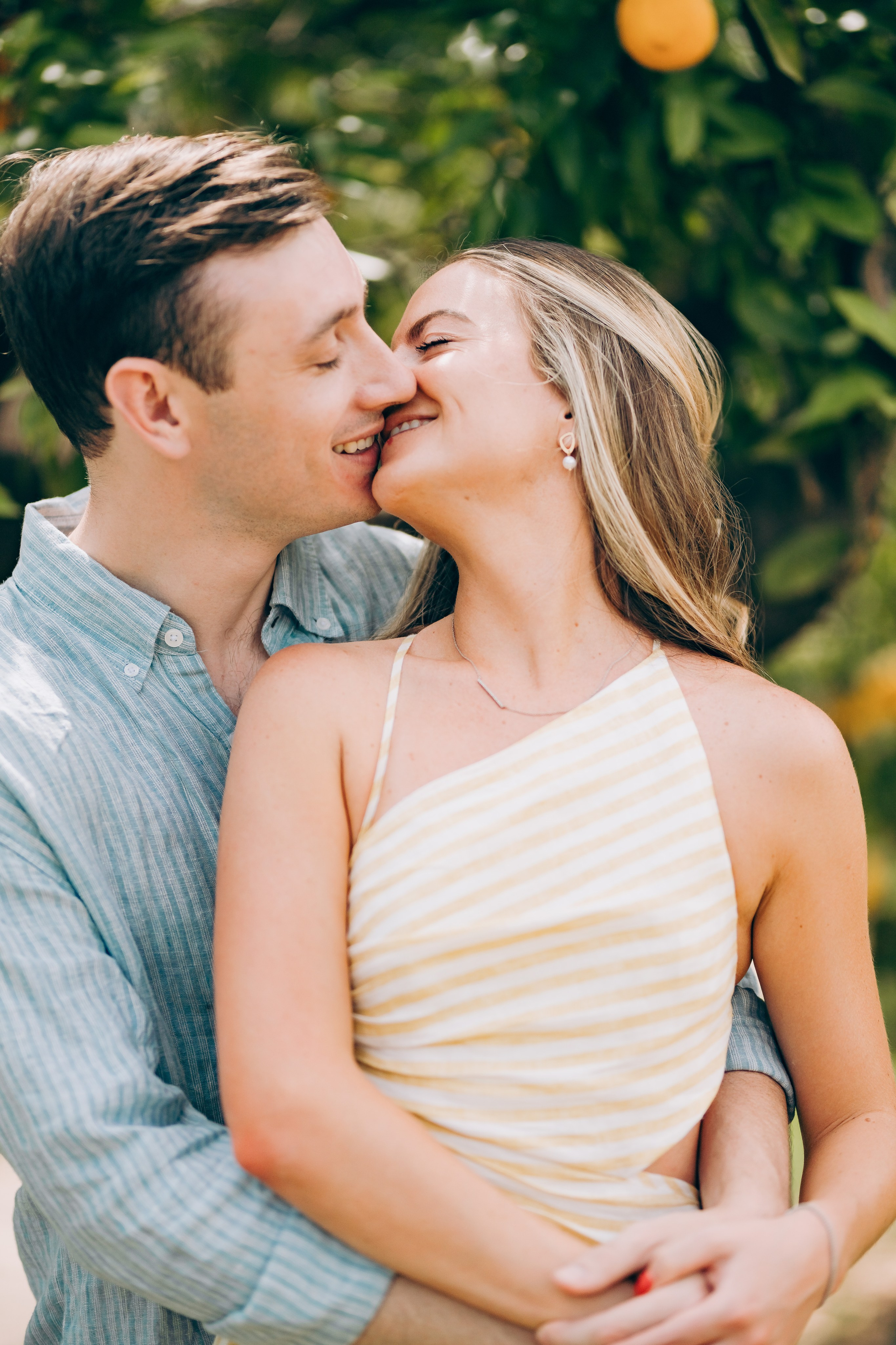 Relaxed Couple Session in Mallorca — Citrus Fields & Seaside. Фотограф у Пальма де Майорка