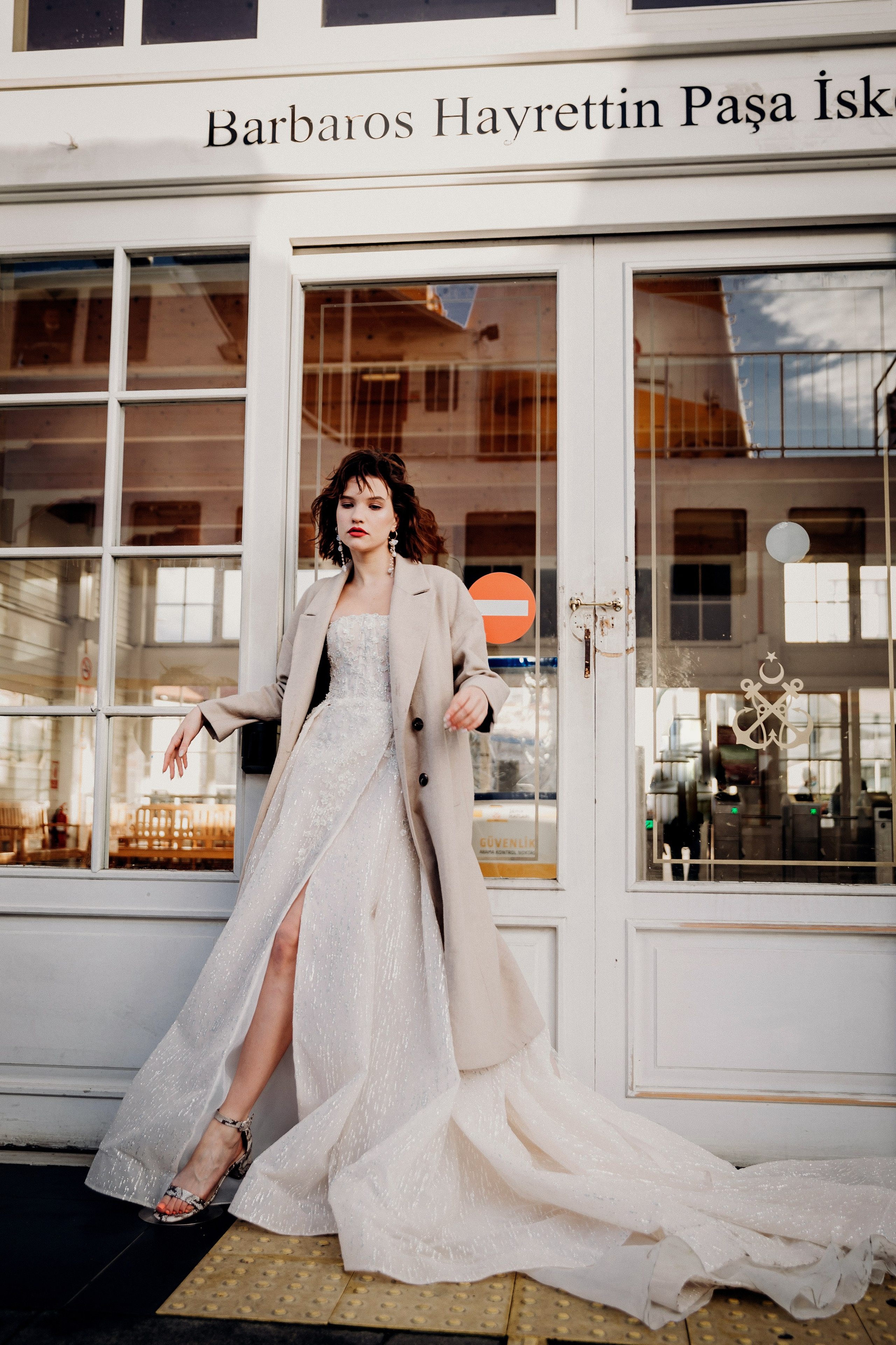 Bride walking through Istanbul market streets – wedding videographer in Europe.