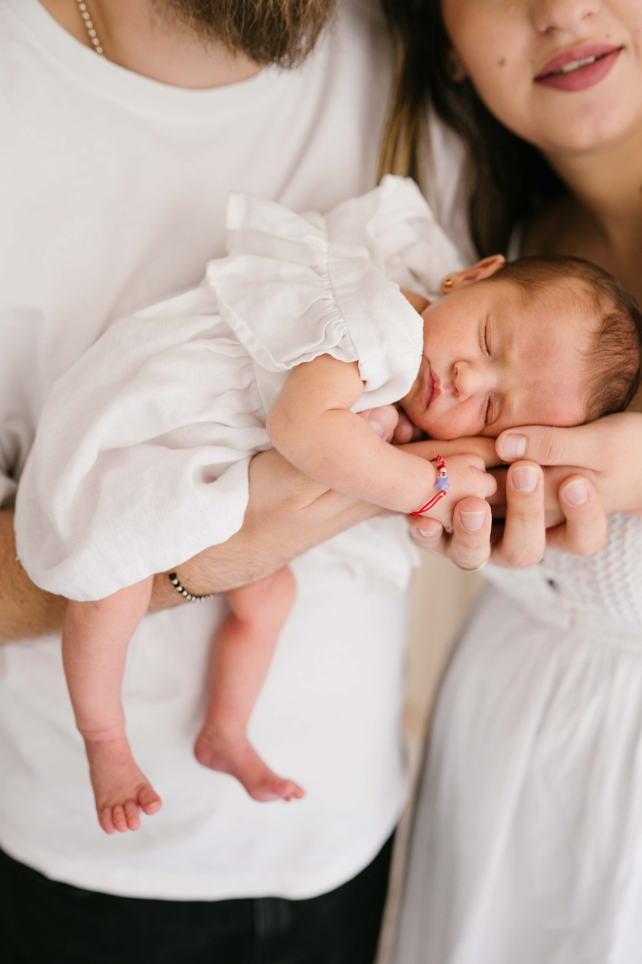 Inspira sesiune foto nou-nascut. Madalina Beda- Artist vizual, fotograf, doula la nastere, consultant babywearing Brasov si in toata tara