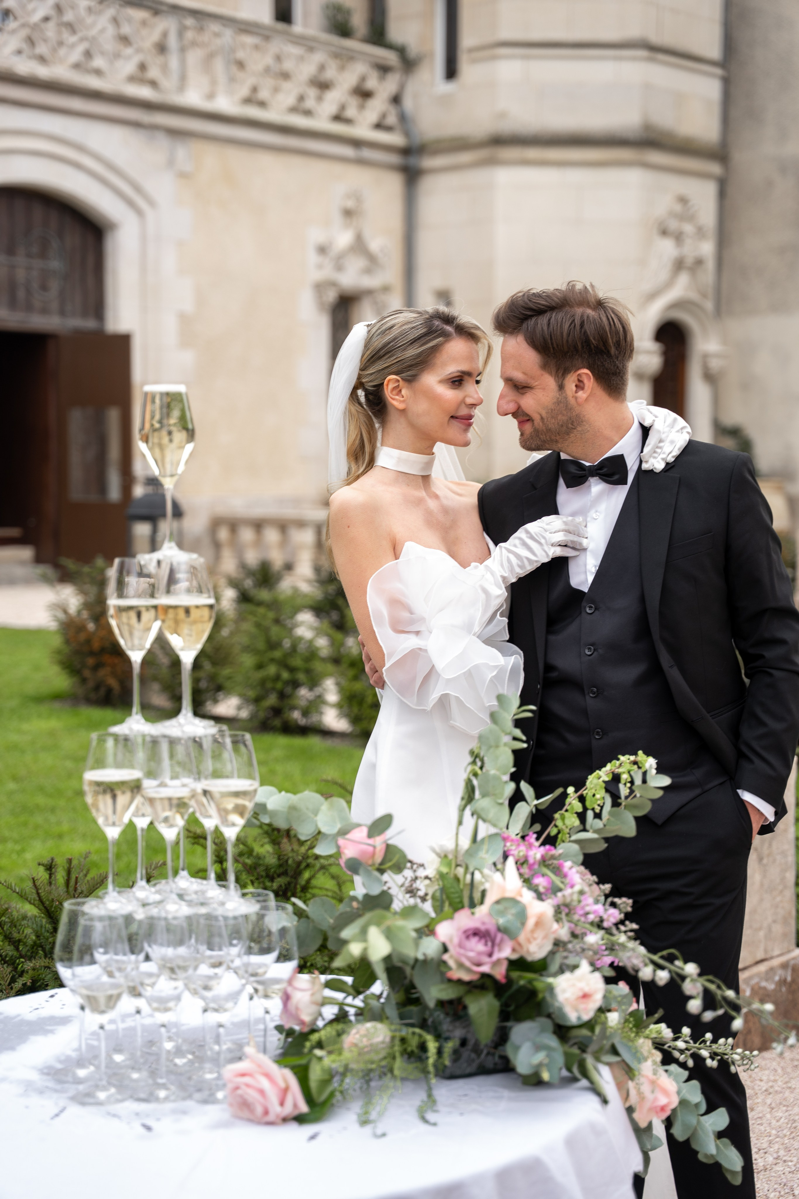 Chateau elopement inspiration. Wedding photographer in Paris Oksana Shum