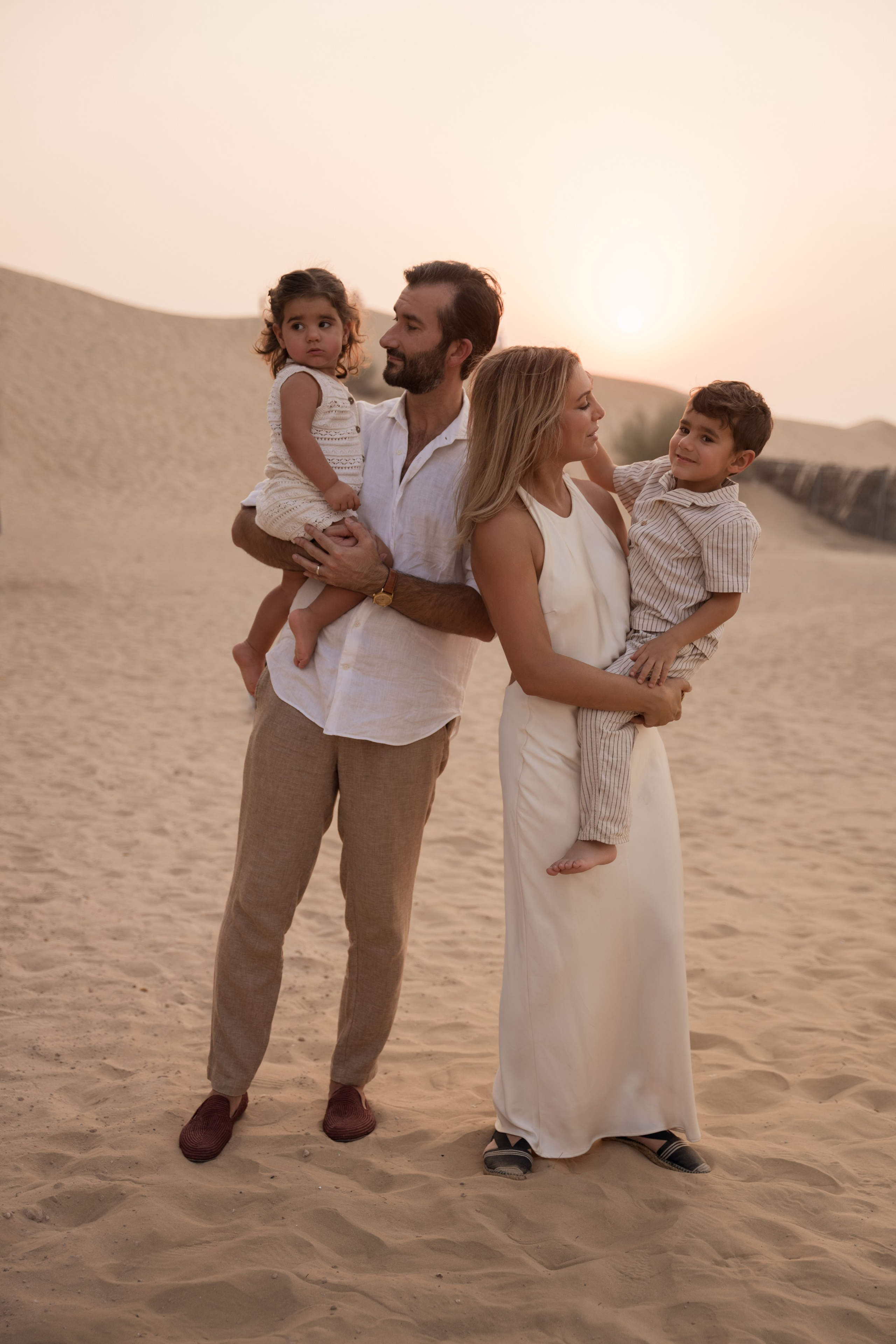 Sun, sand & family. Angela Iakovleva — Family Photographer in Dubai