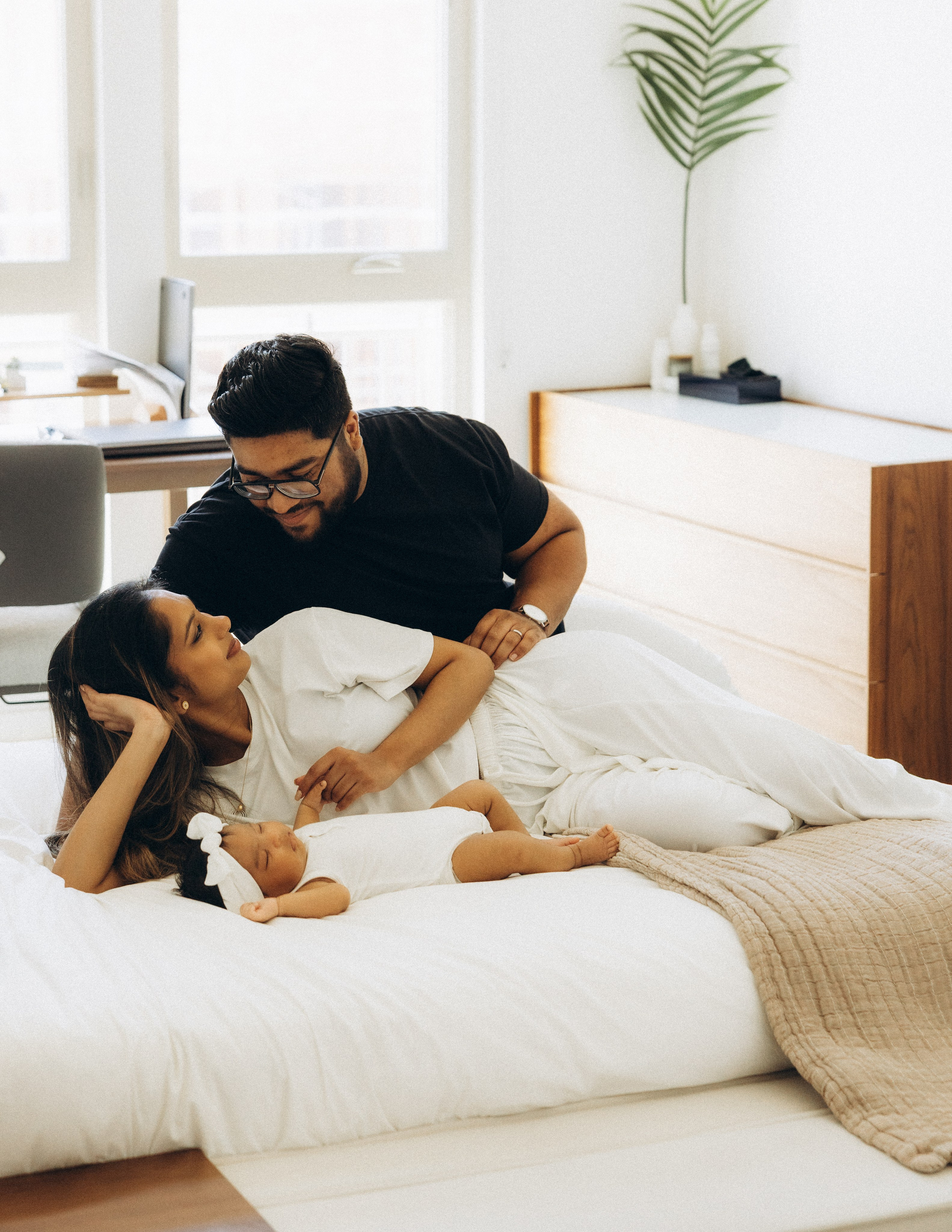 Lifestyle newborn. Los Angeles maternity, boudoir and family photographer