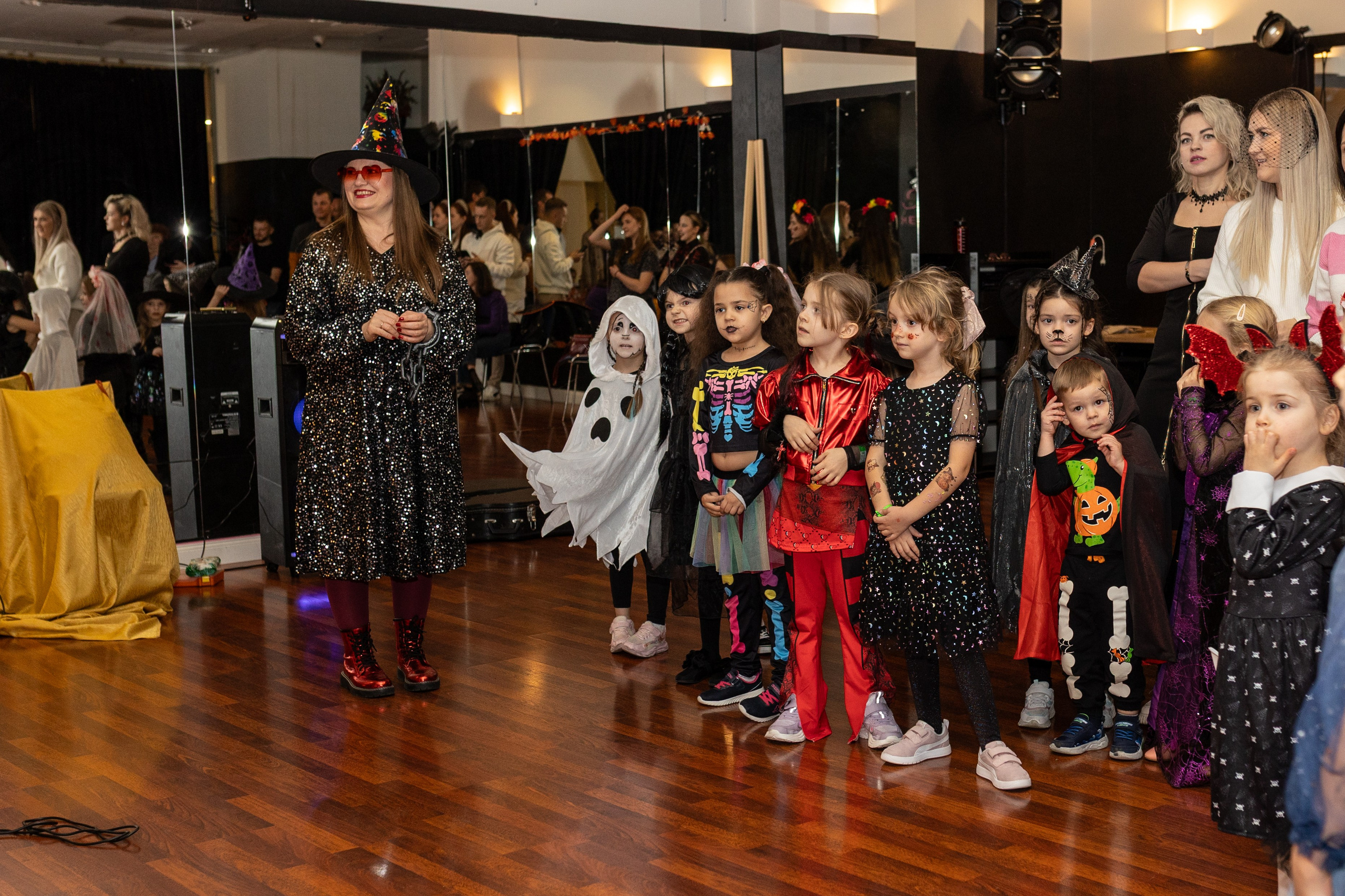 Leo dance studio Helloween 2025. Семейный и детский фотограф в Варшаве Мила Бобровская
