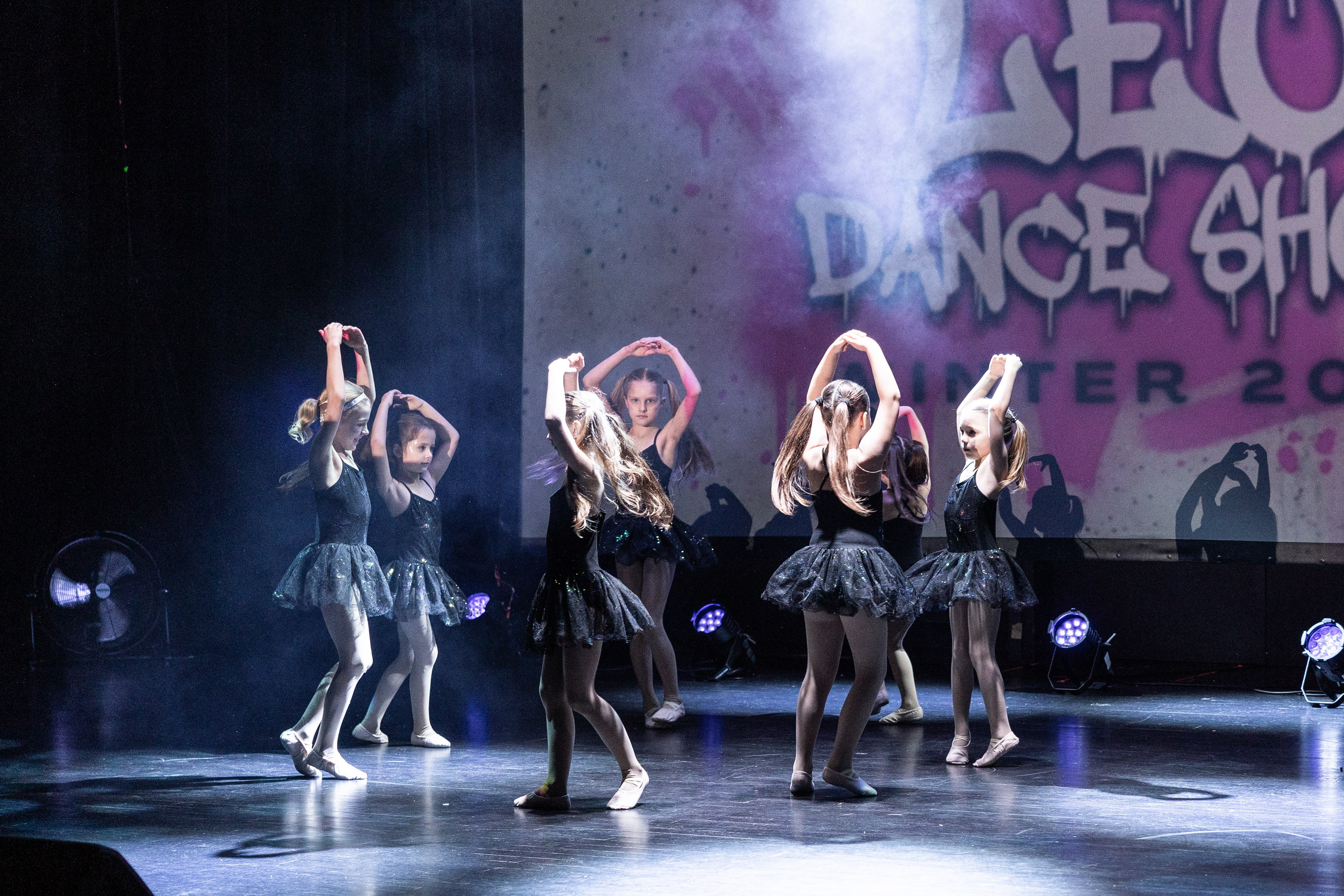 LEO DANCE SHOW WINTER 2025. Семейный и детский фотограф в Варшаве Мила Бобровская