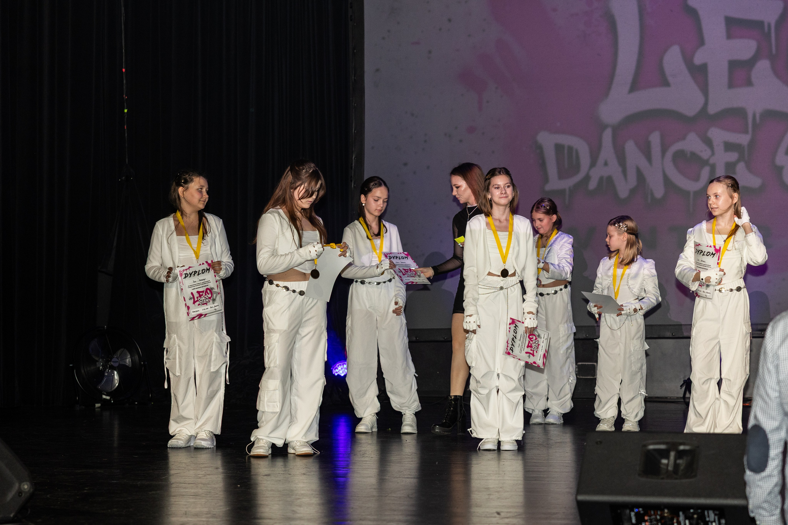 LEO DANCE SHOW WINTER 2025. Семейный и детский фотограф в Варшаве Мила Бобровская