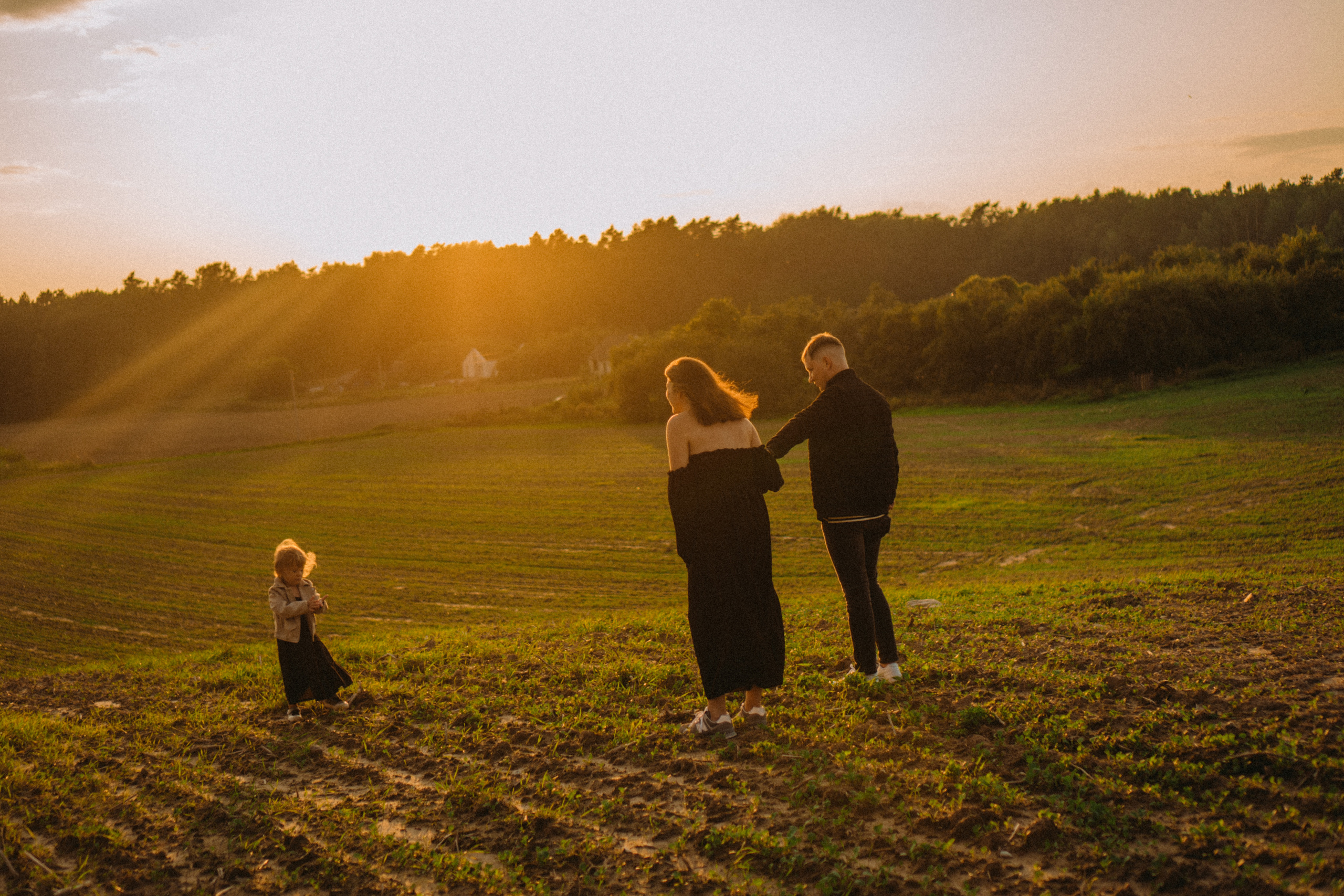 Wanna be with you everywhere. Family photographer in Warsaw Sasha Zenzina